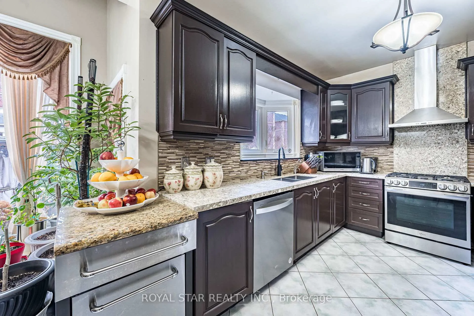 Photo 15 of 40 Oakdale Road, Vaughan, Maple — HOMEH