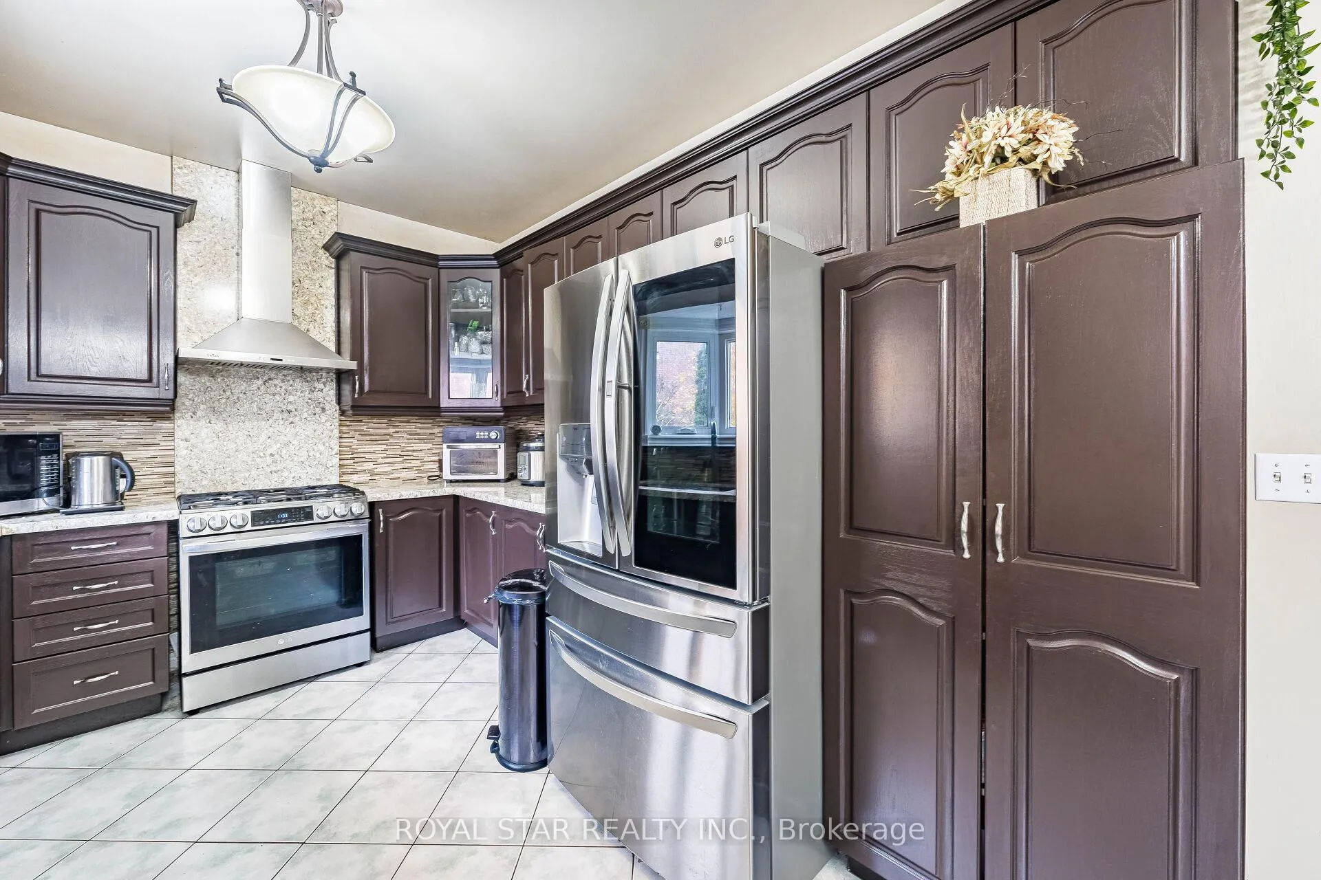 Photo 16 of 40 Oakdale Road, Vaughan, Maple — HOMEH