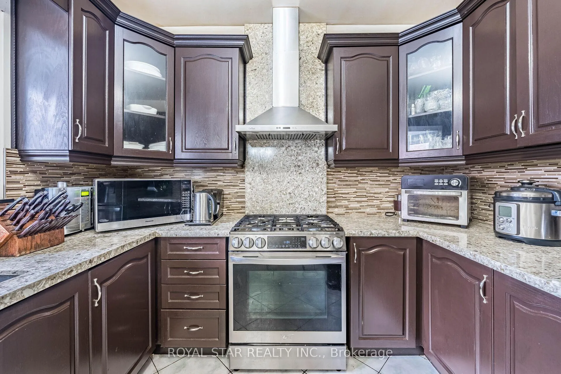 Photo 17 of 40 Oakdale Road, Vaughan, Maple — HOMEH