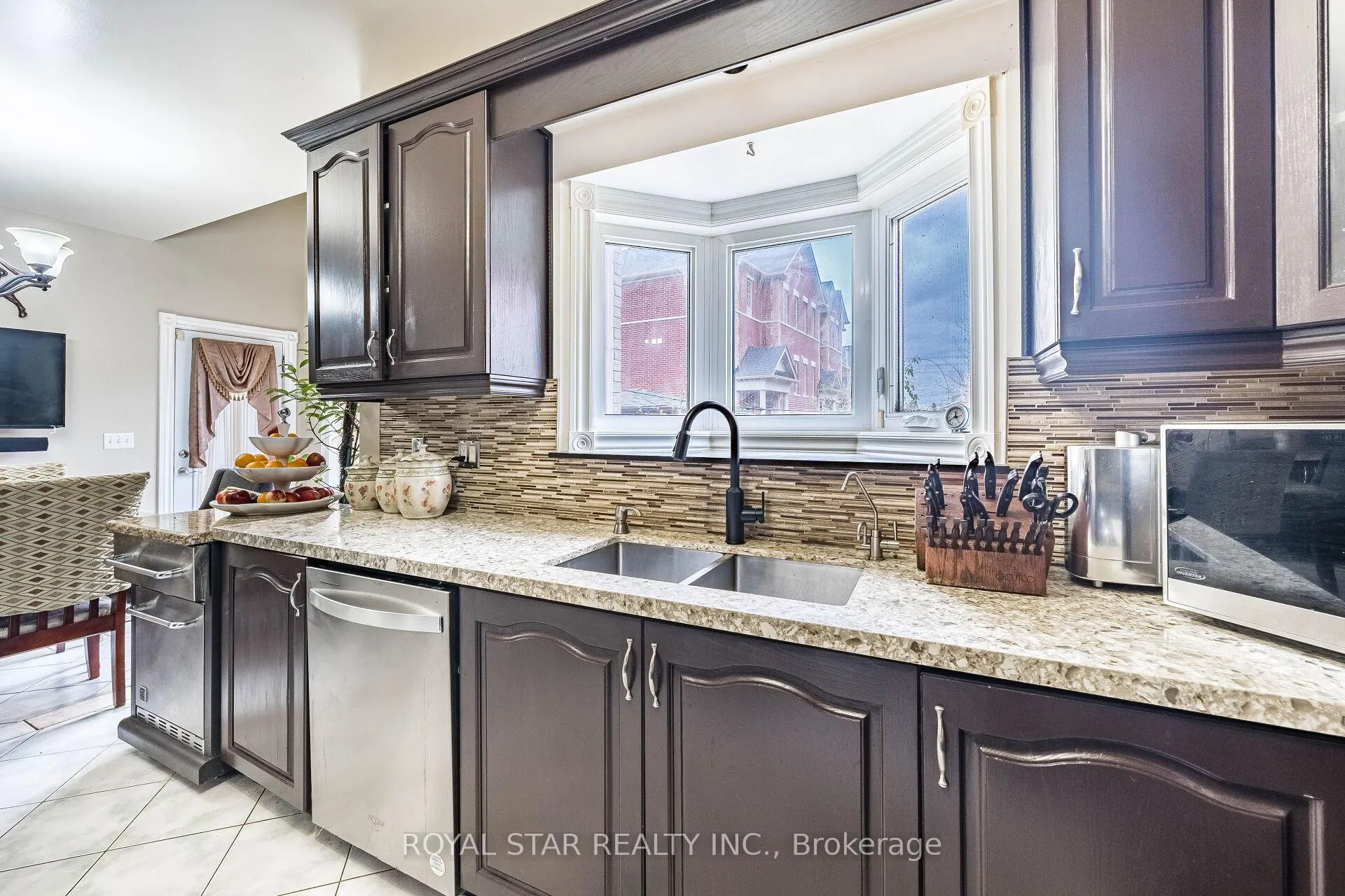 Photo 18 of 40 Oakdale Road, Vaughan, Maple — HOMEH