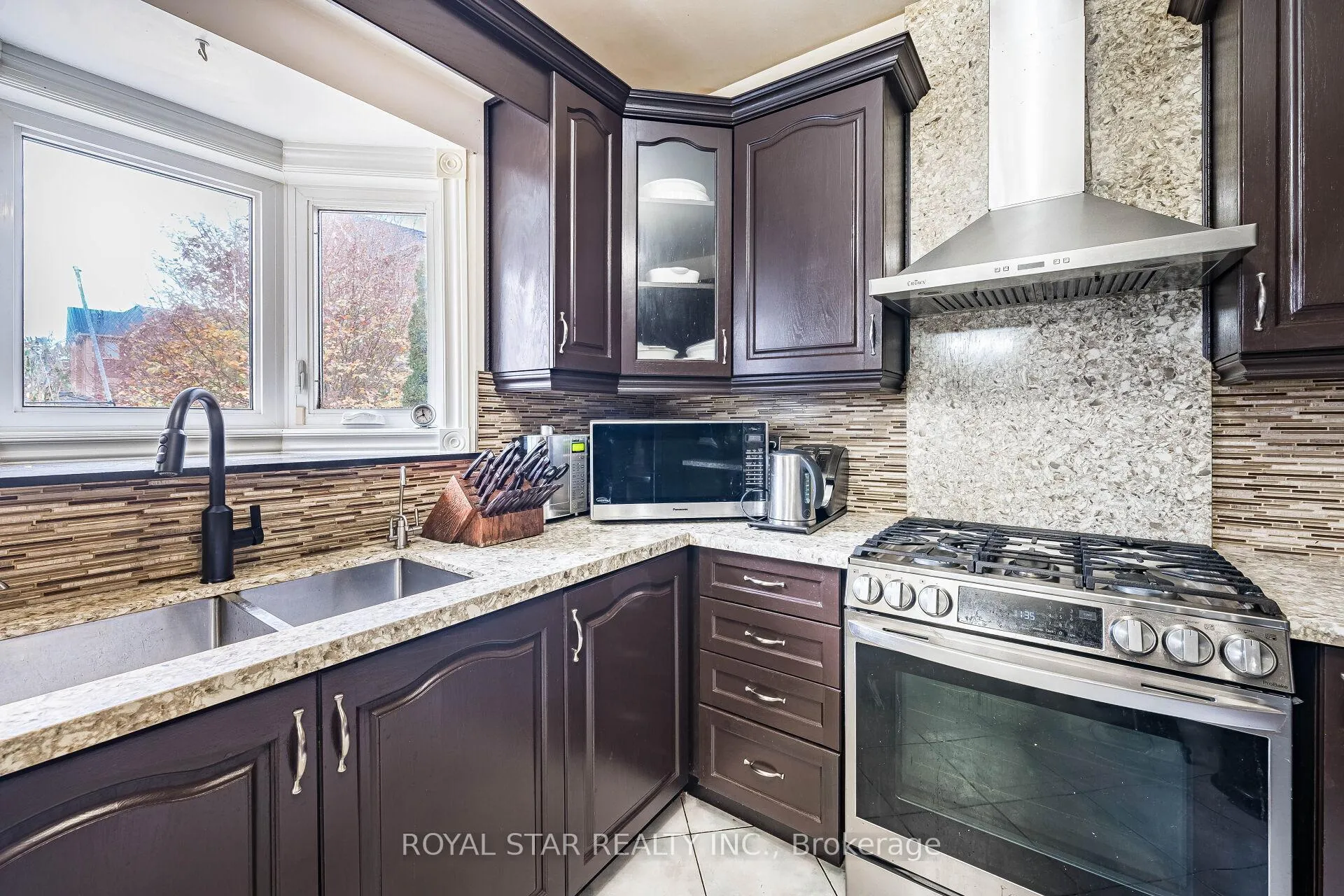 Photo 20 of 40 Oakdale Road, Vaughan, Maple — HOMEH