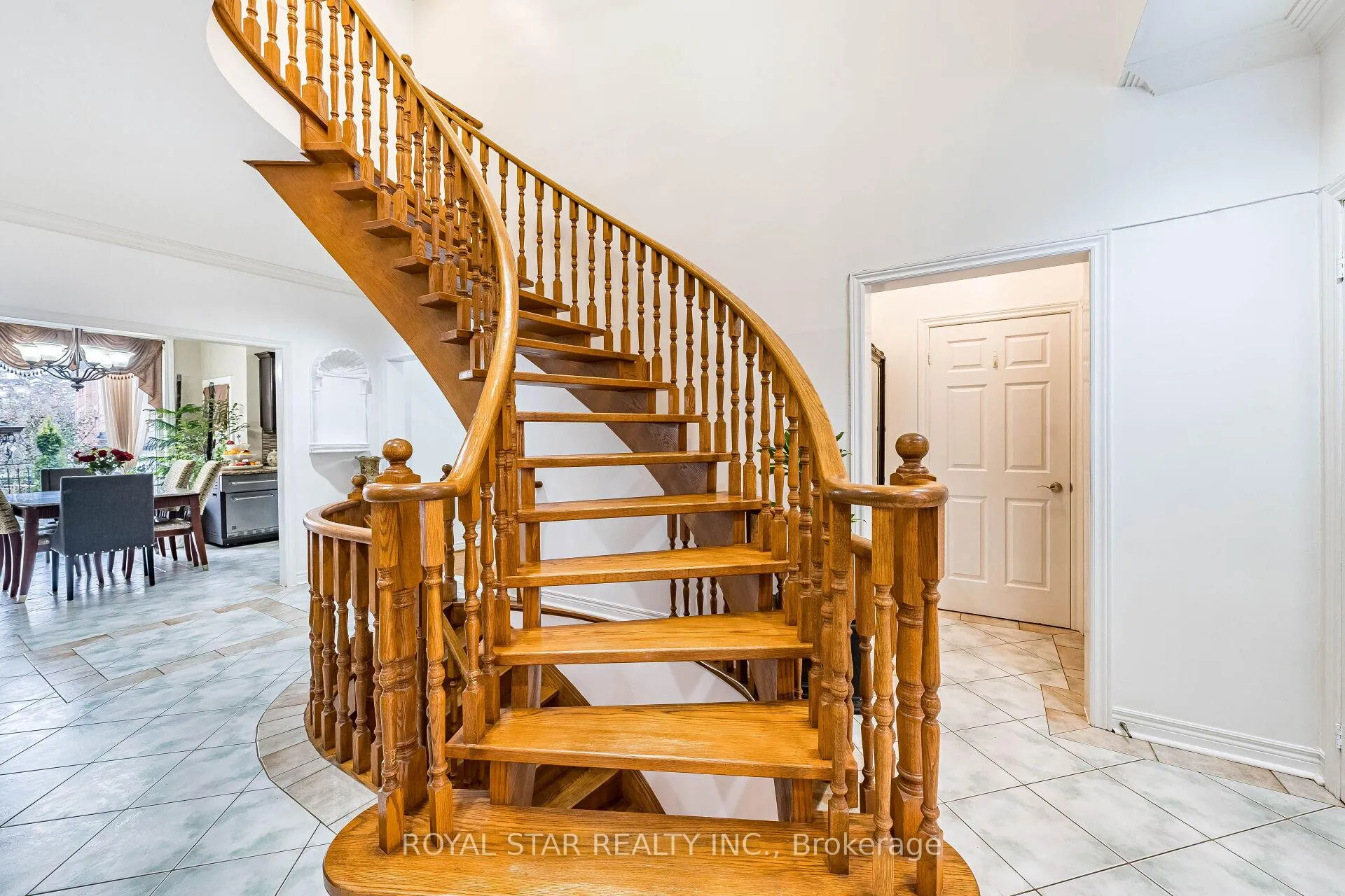 Photo 23 of 40 Oakdale Road, Vaughan, Maple — HOMEH