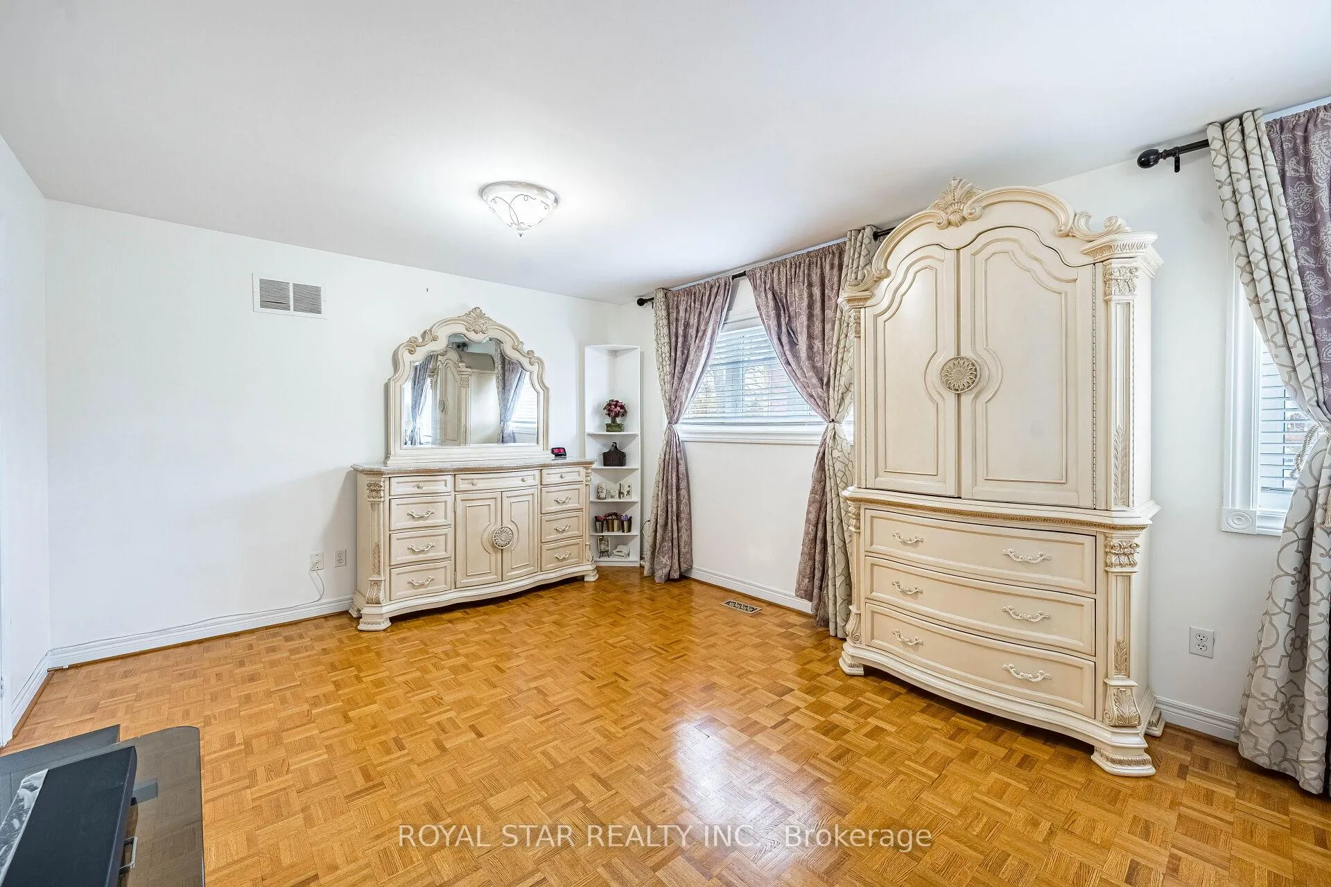 Photo 32 of 40 Oakdale Road, Vaughan, Maple — HOMEH