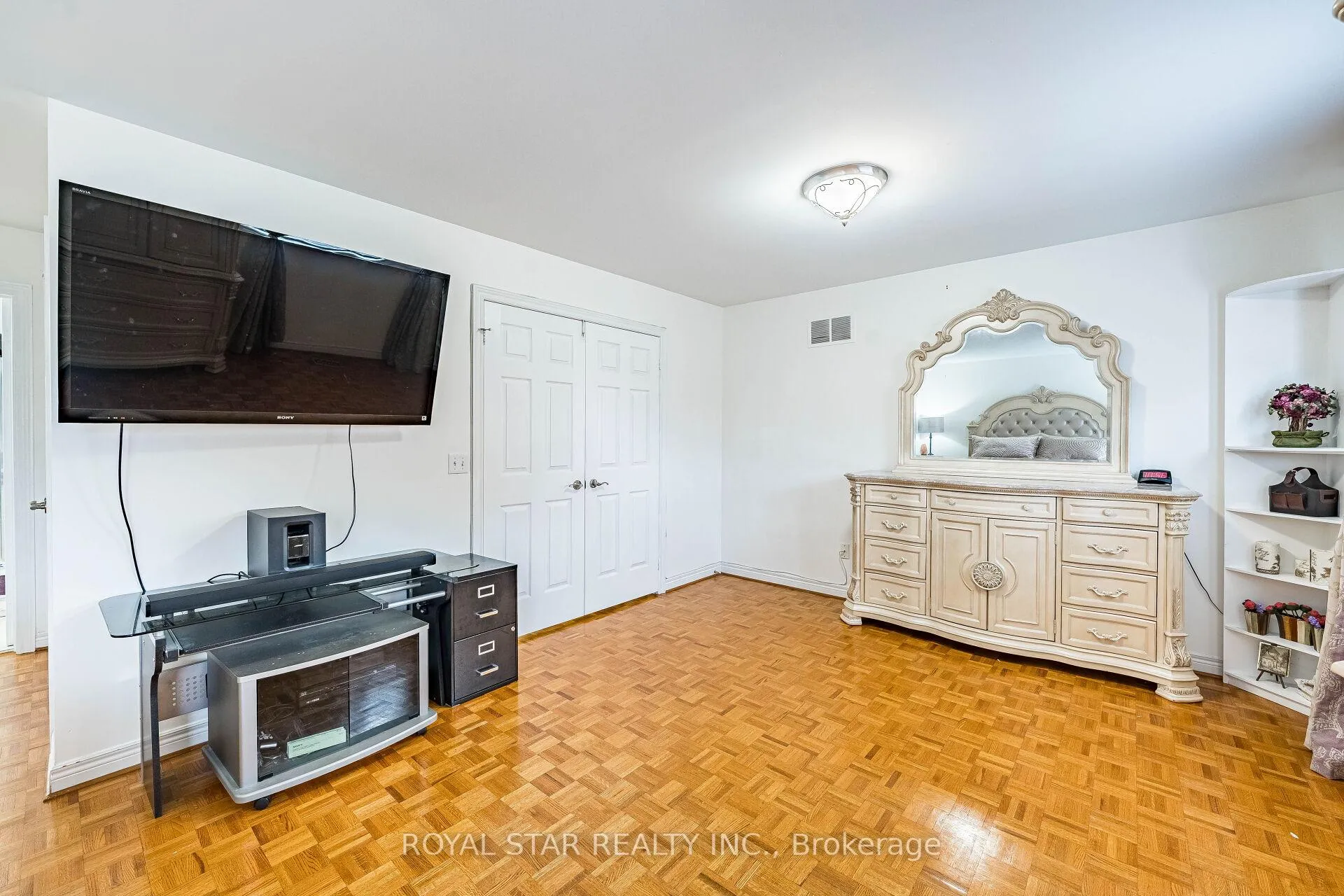 Photo 33 of 40 Oakdale Road, Vaughan, Maple — HOMEH