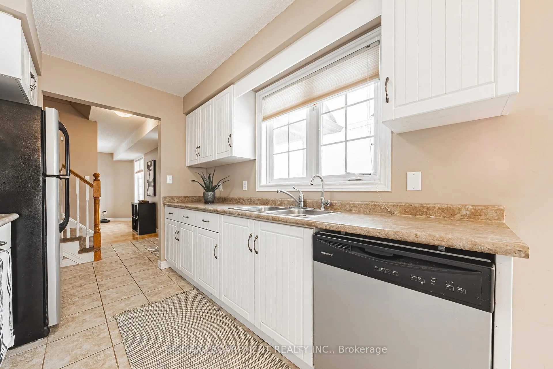Photo 10 of Unit 1, 361 Arkell Road, Guelph, Pineridge/Westminster Woods — HOMEH