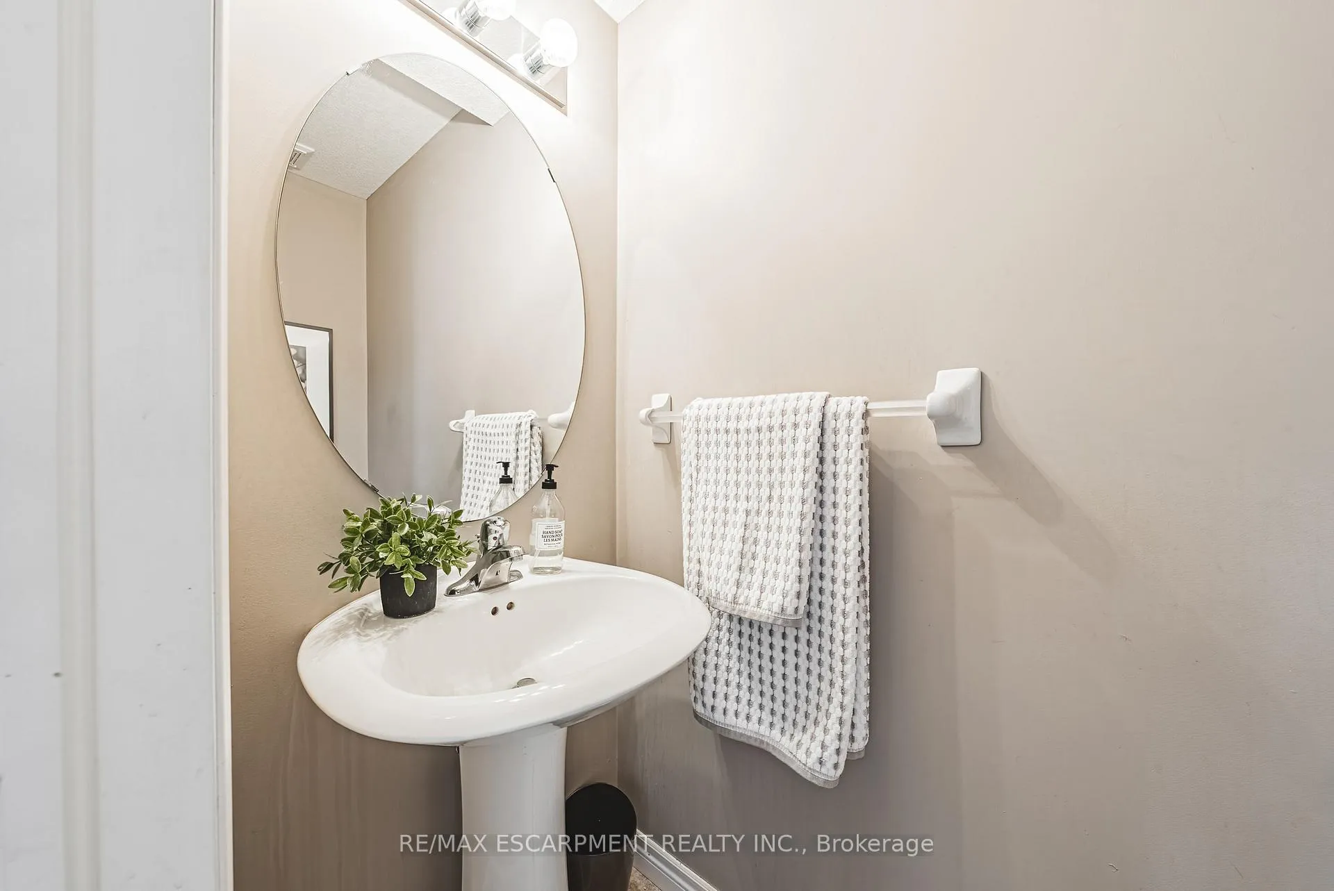 Photo 13 of Unit 1, 361 Arkell Road, Guelph, Pineridge/Westminster Woods — HOMEH