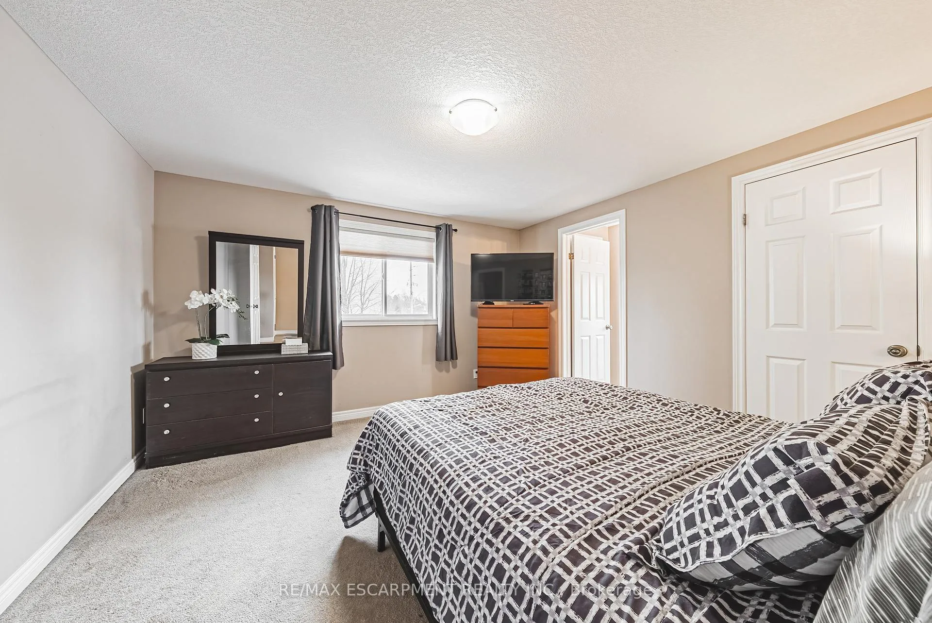 Photo 16 of Unit 1, 361 Arkell Road, Guelph, Pineridge/Westminster Woods — HOMEH