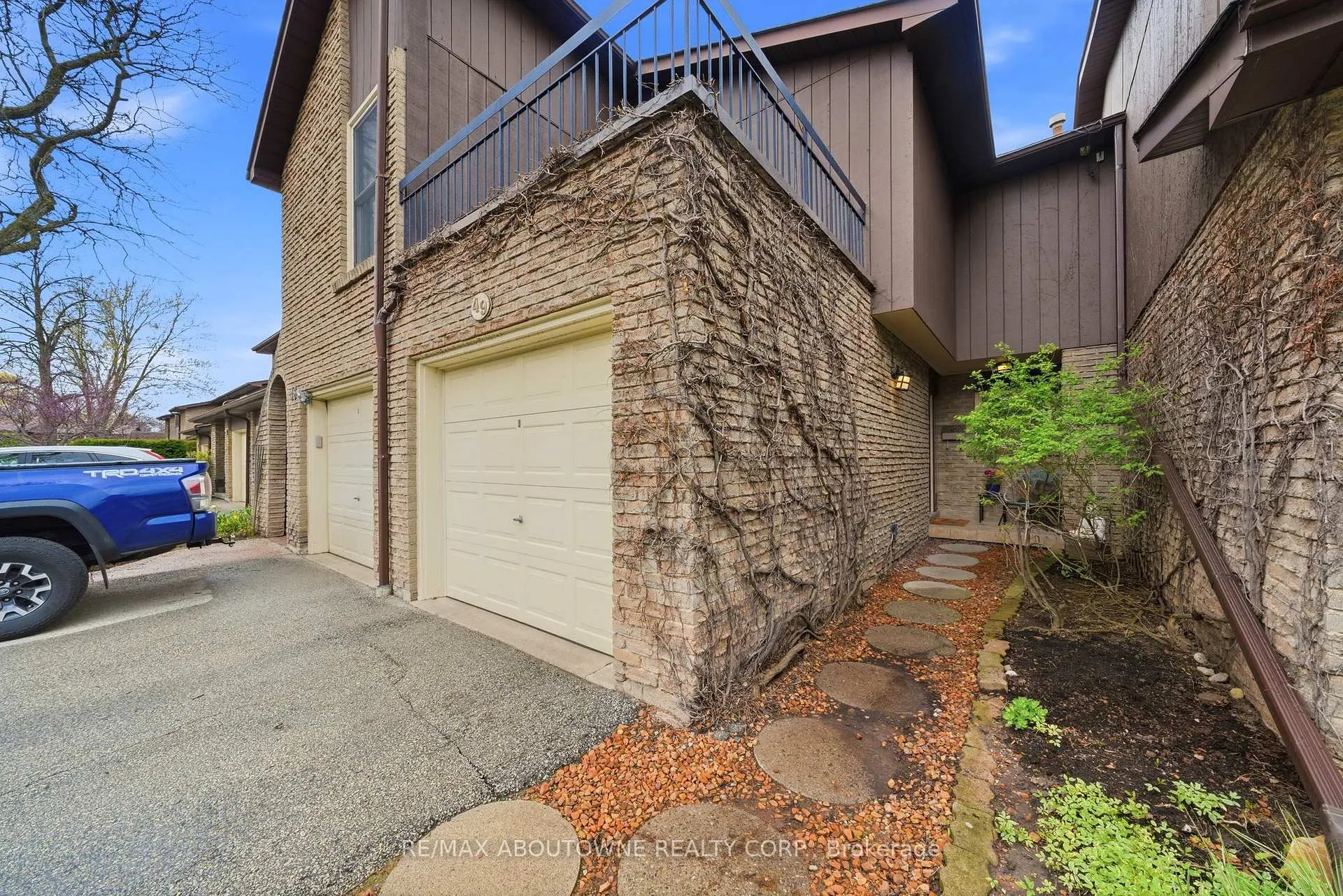 Photo 3 of Unit 49, 2301 Cavendish Drive, Burlington, Brant Hills — HOMEH