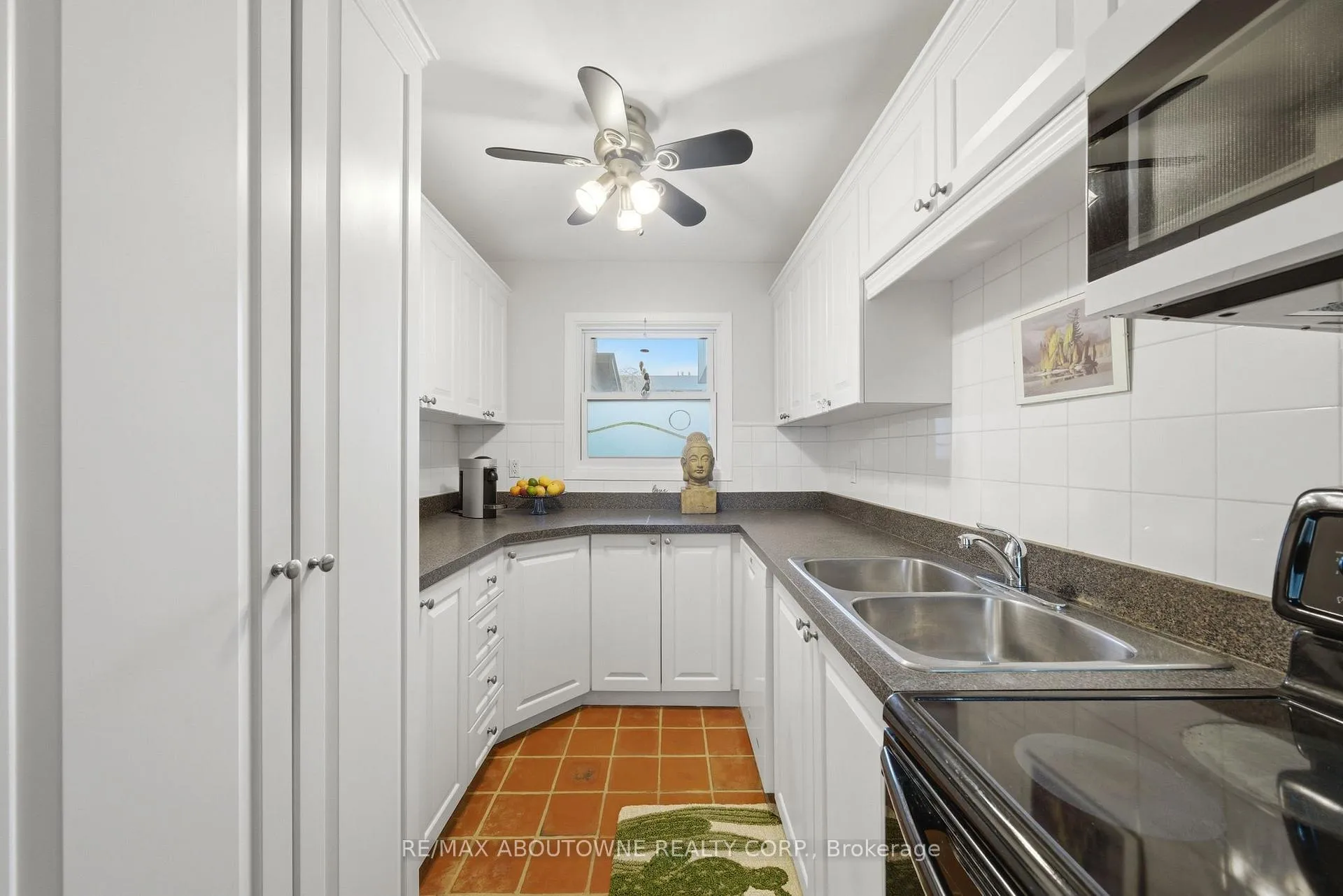 Photo 14 of Unit 49, 2301 Cavendish Drive, Burlington, Brant Hills — HOMEH