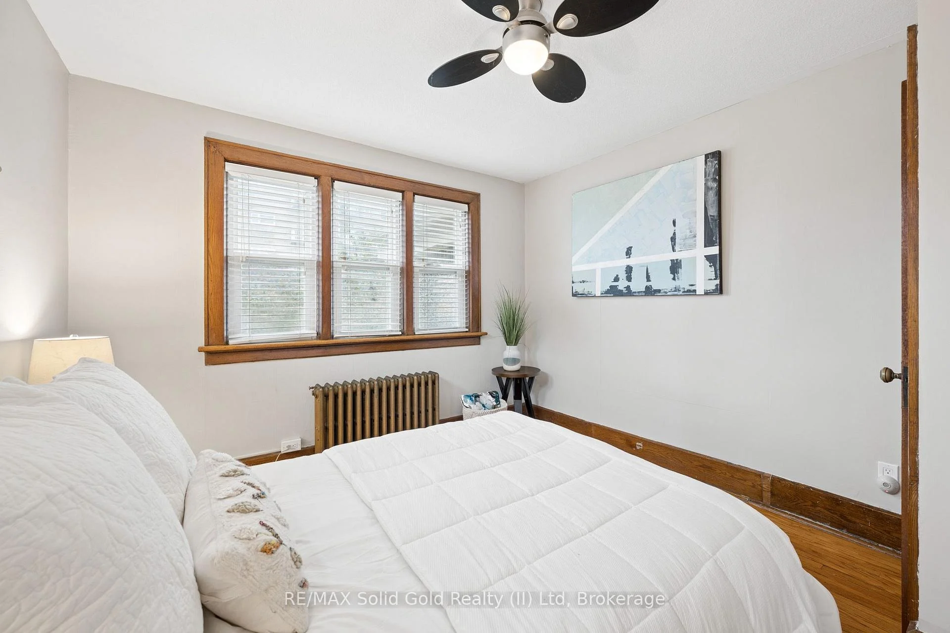 Photo 7 of 22 Dellroy Avenue, Kitchener, Stanley Park — HOMEH