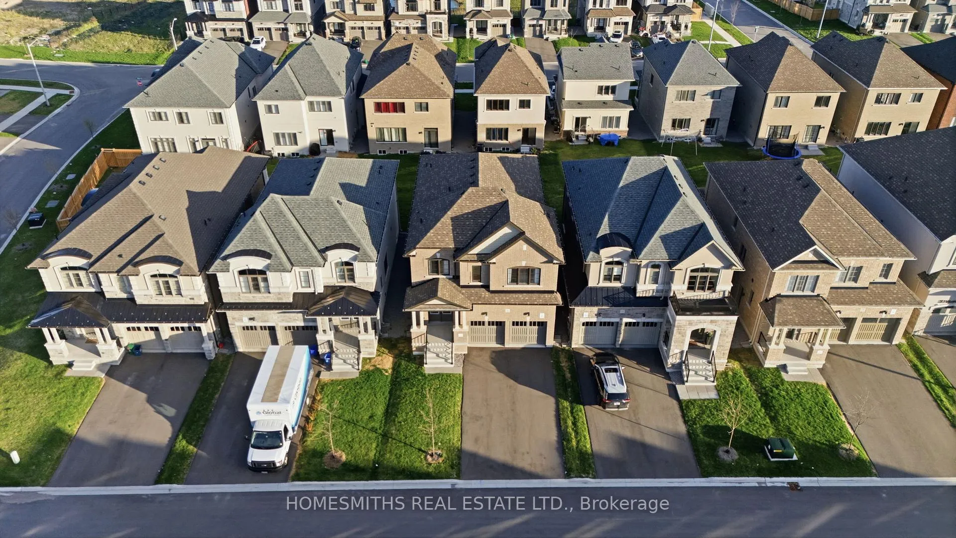 Photo 3 of 11 Northrop Avenue, Clarington, Newcastle — HOMEH
