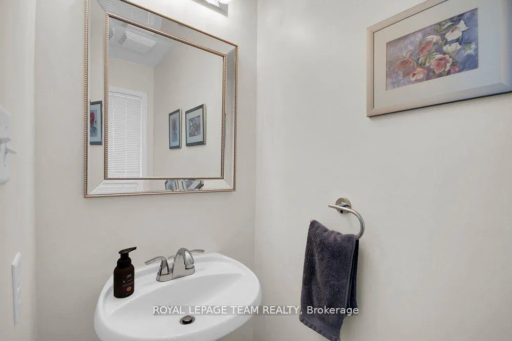 Photo 8 of 19 Fieldberry Private, Ottawa, Barrhaven - Stonebridge — HOMEH