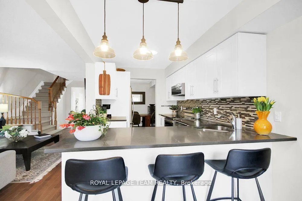 Photo 15 of 19 Fieldberry Private, Ottawa, Barrhaven - Stonebridge — HOMEH