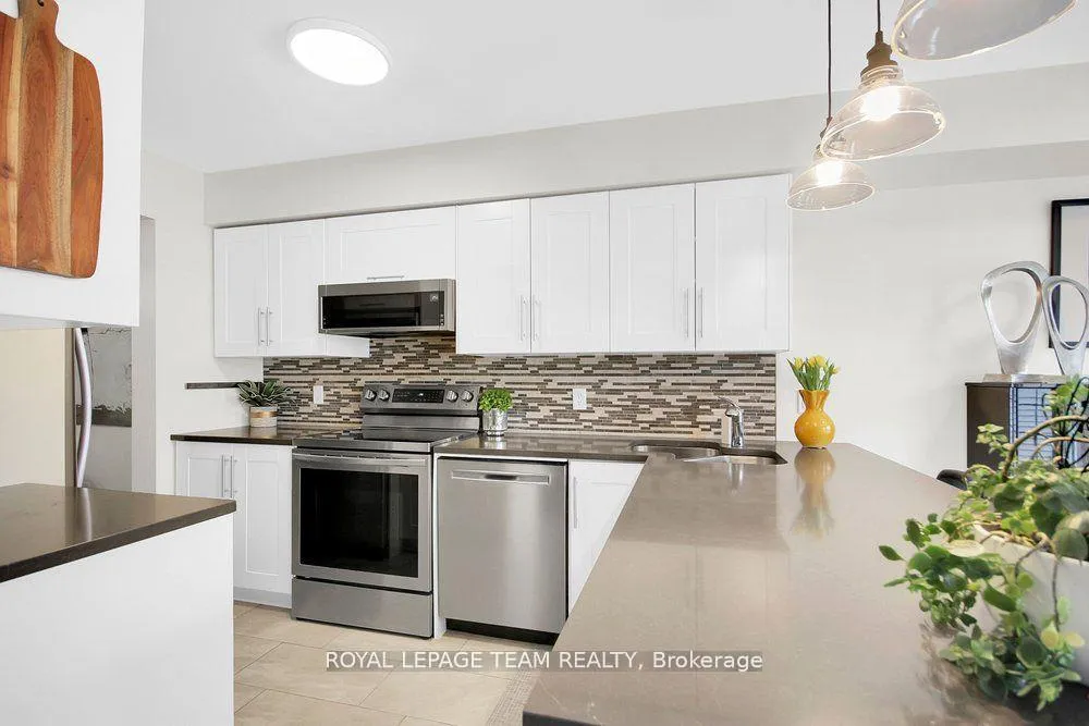 Photo 16 of 19 Fieldberry Private, Ottawa, Barrhaven - Stonebridge — HOMEH