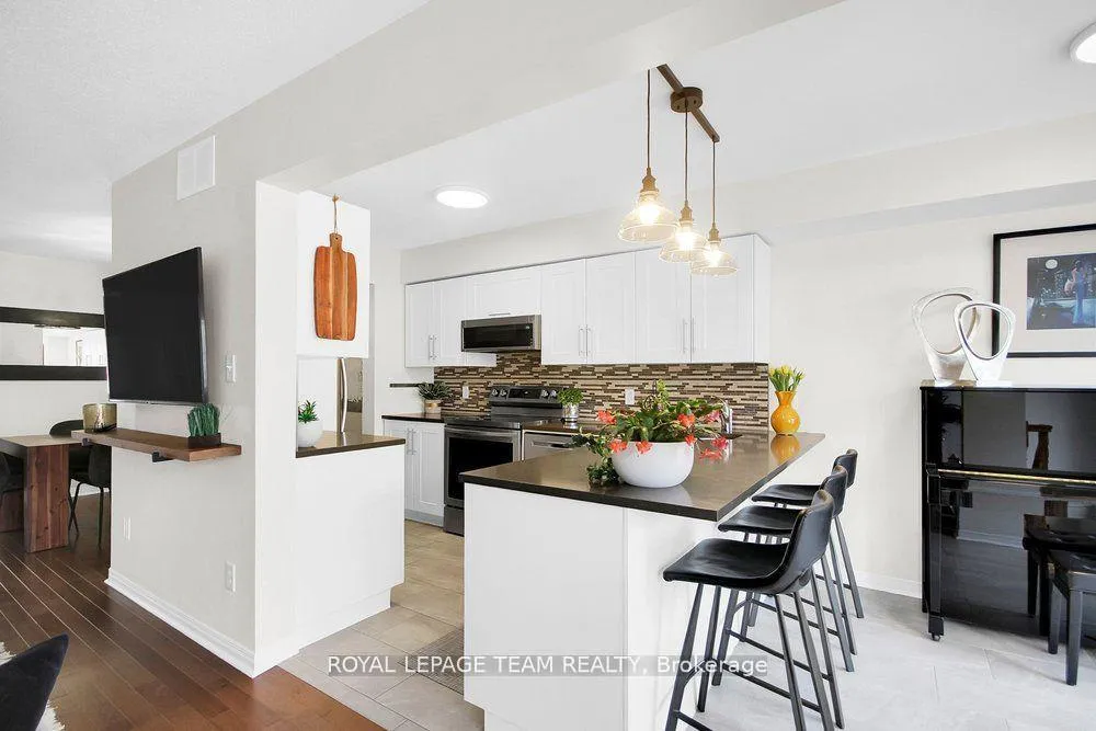 Photo 17 of 19 Fieldberry Private, Ottawa, Barrhaven - Stonebridge — HOMEH