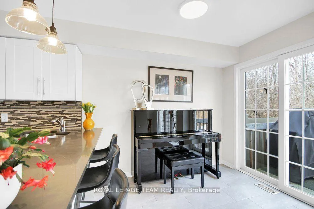 Photo 18 of 19 Fieldberry Private, Ottawa, Barrhaven - Stonebridge — HOMEH