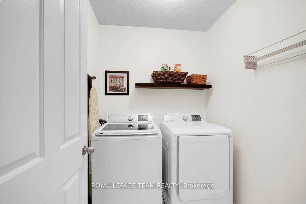 Photo 30 of 19 Fieldberry Private, Ottawa, Barrhaven - Stonebridge — HOMEH