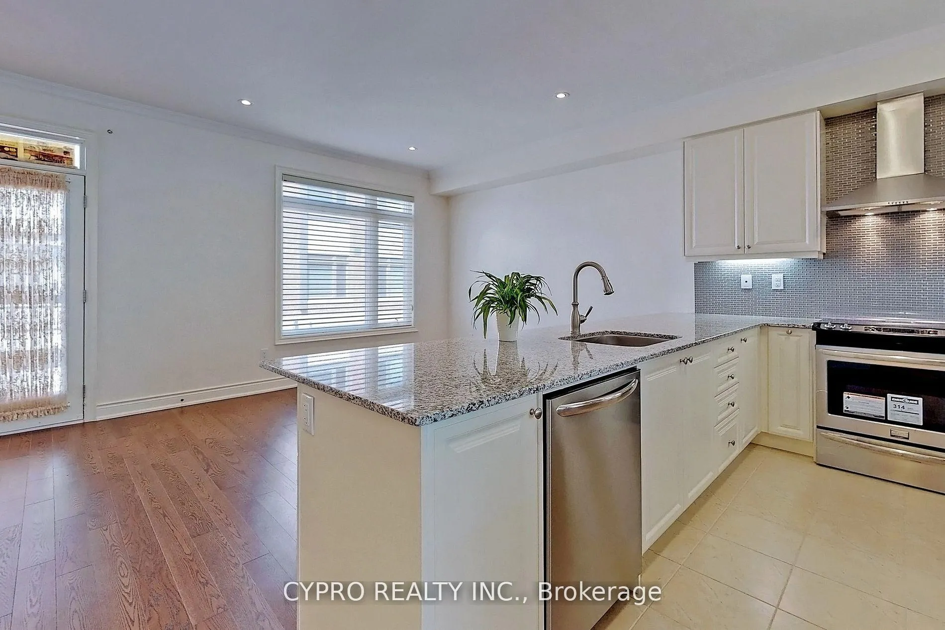 Photo 4 of 78 William Saville Street, Markham, Unionville — HOMEH