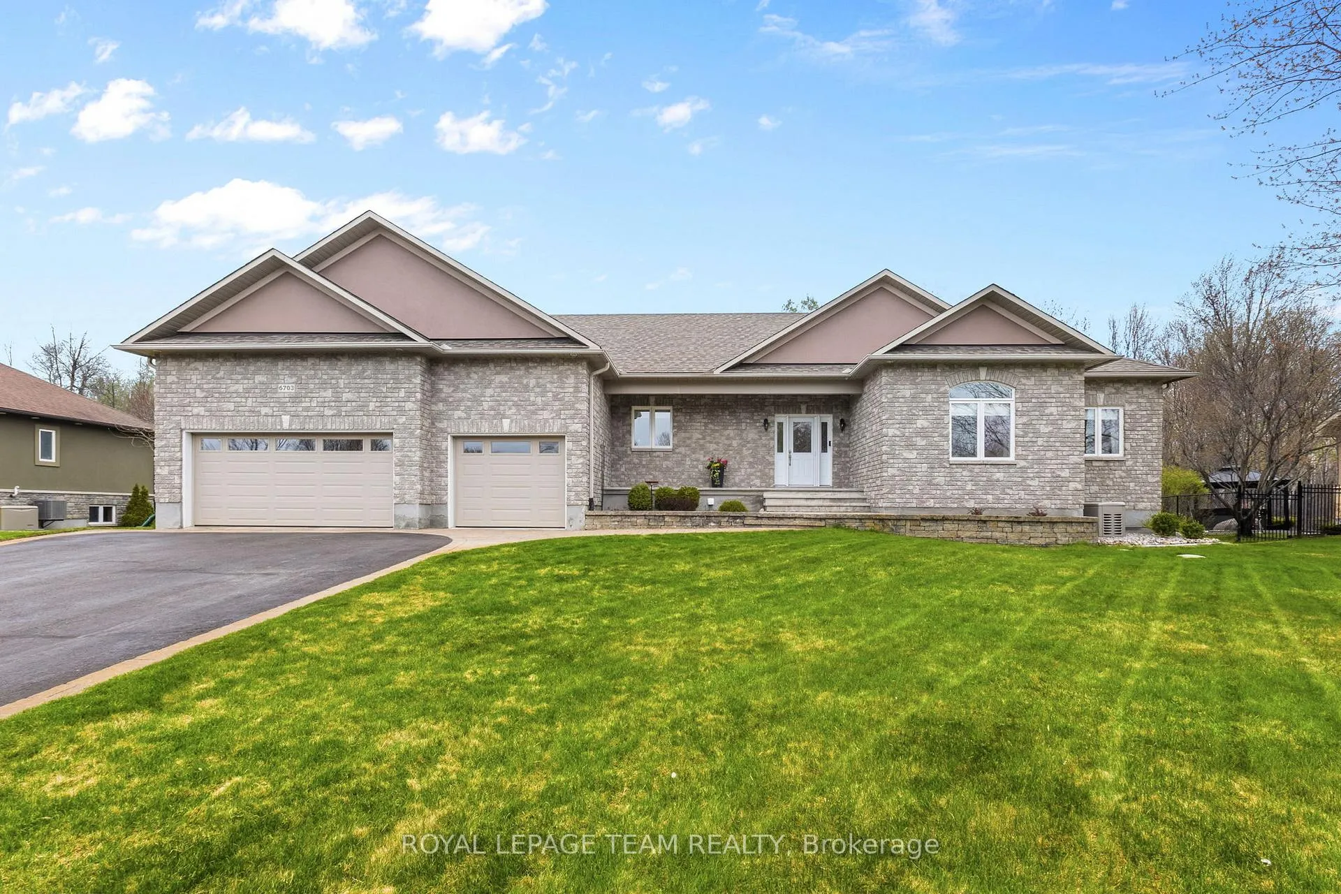Photo 2 of 6703 Pebble Trail Way, Ottawa, Greely — HOMEH