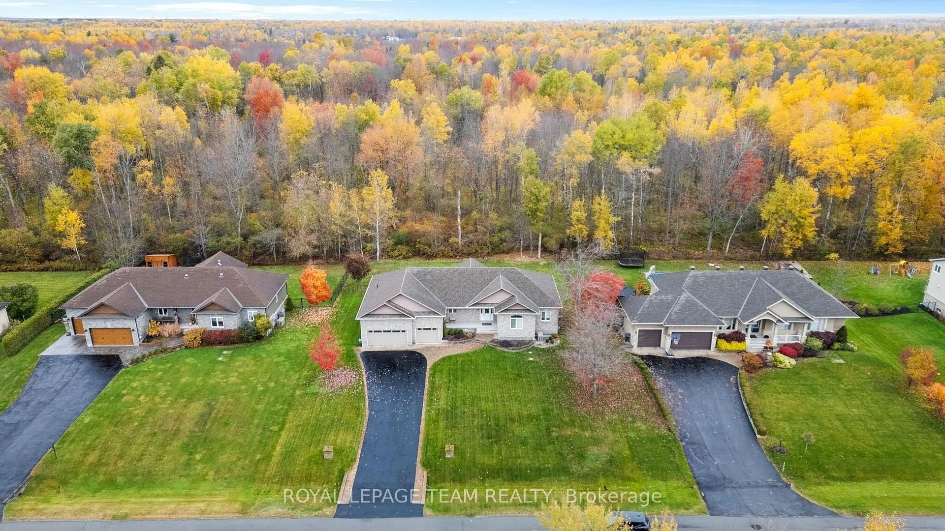 Photo 4 of 6703 Pebble Trail Way, Ottawa, Greely — HOMEH