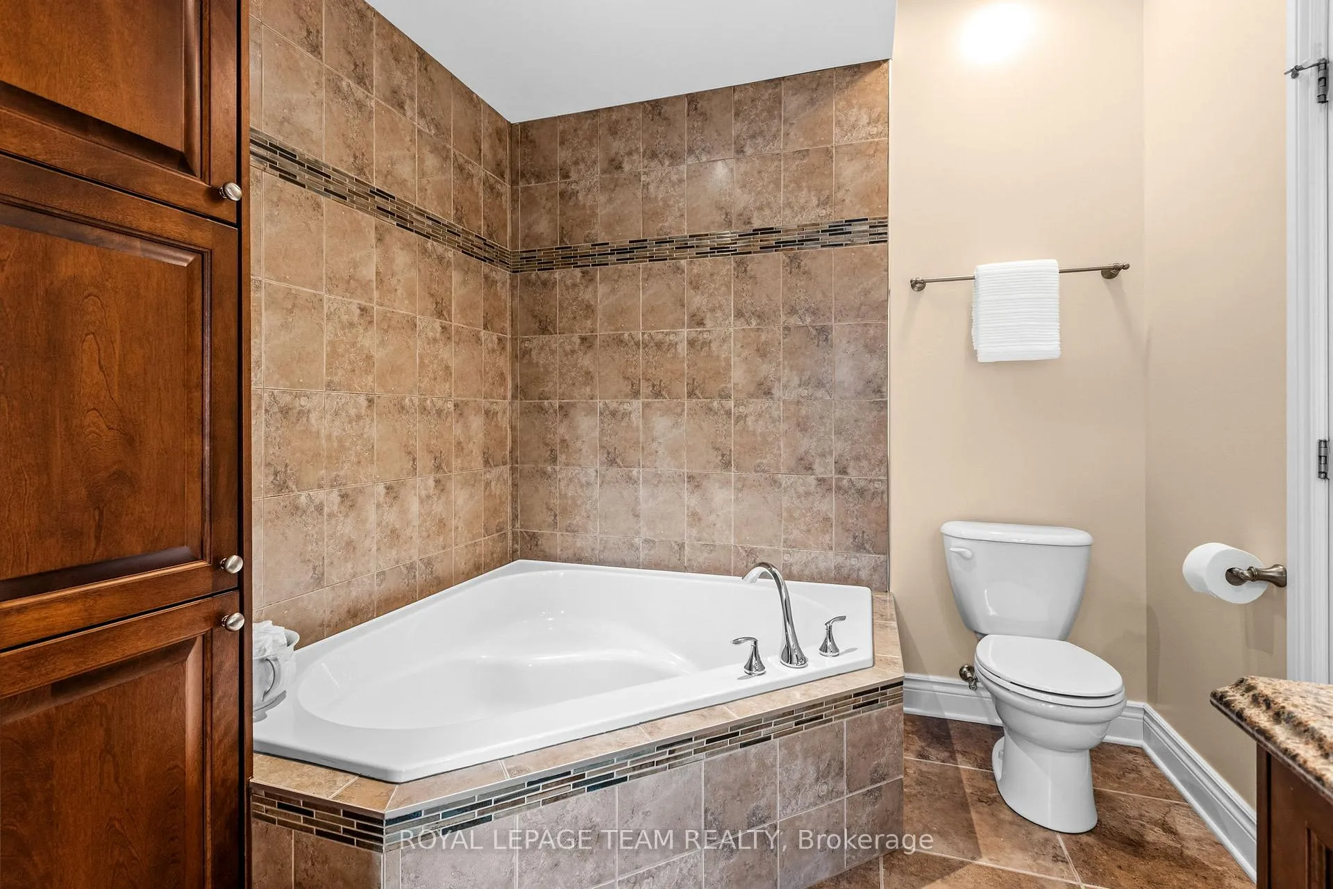 Photo 26 of 6703 Pebble Trail Way, Ottawa, Greely — HOMEH