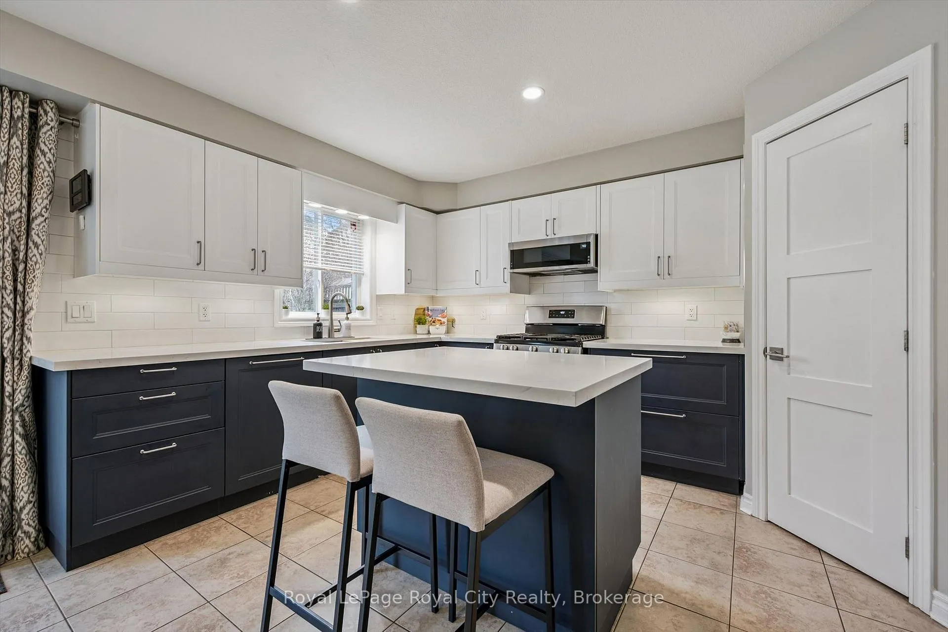 Photo 15 of 110 Baxter Drive, Guelph, Pineridge/Westminster Woods — HOMEH