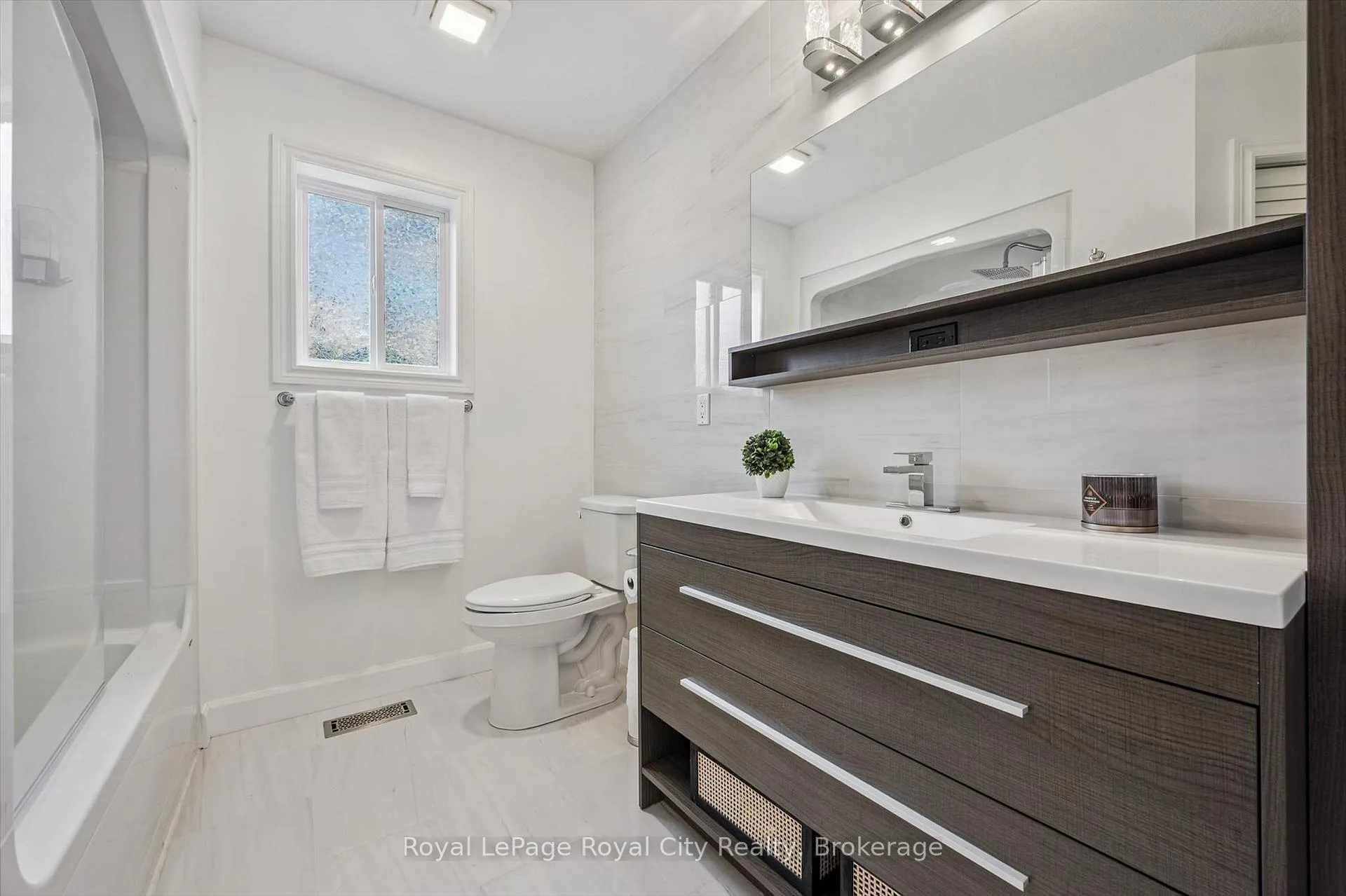 Photo 28 of 110 Baxter Drive, Guelph, Pineridge/Westminster Woods — HOMEH