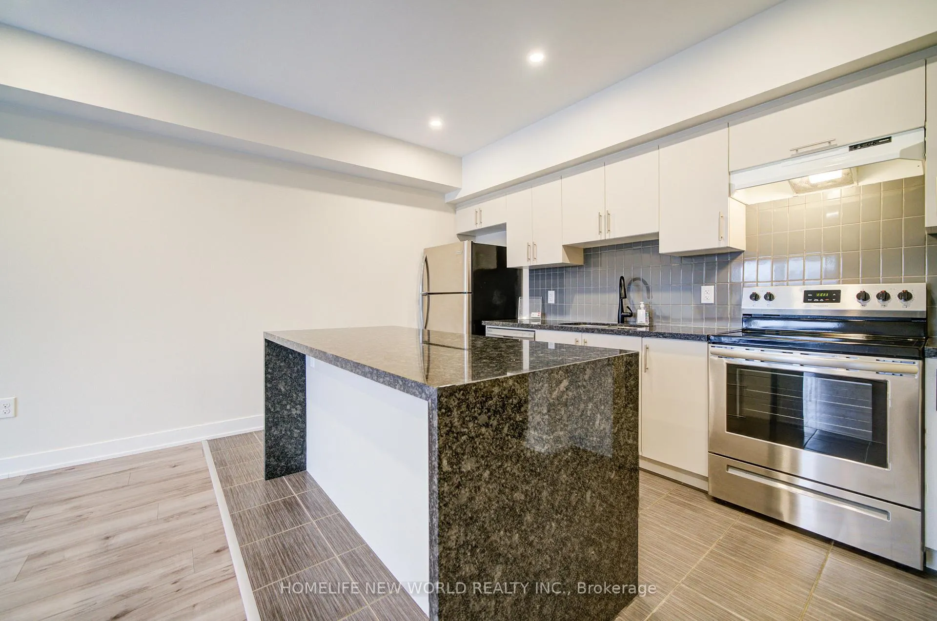 Photo 13 of Unit 603, 5 Chef Lane, Barrie, Rural Barrie Southeast — HOMEH