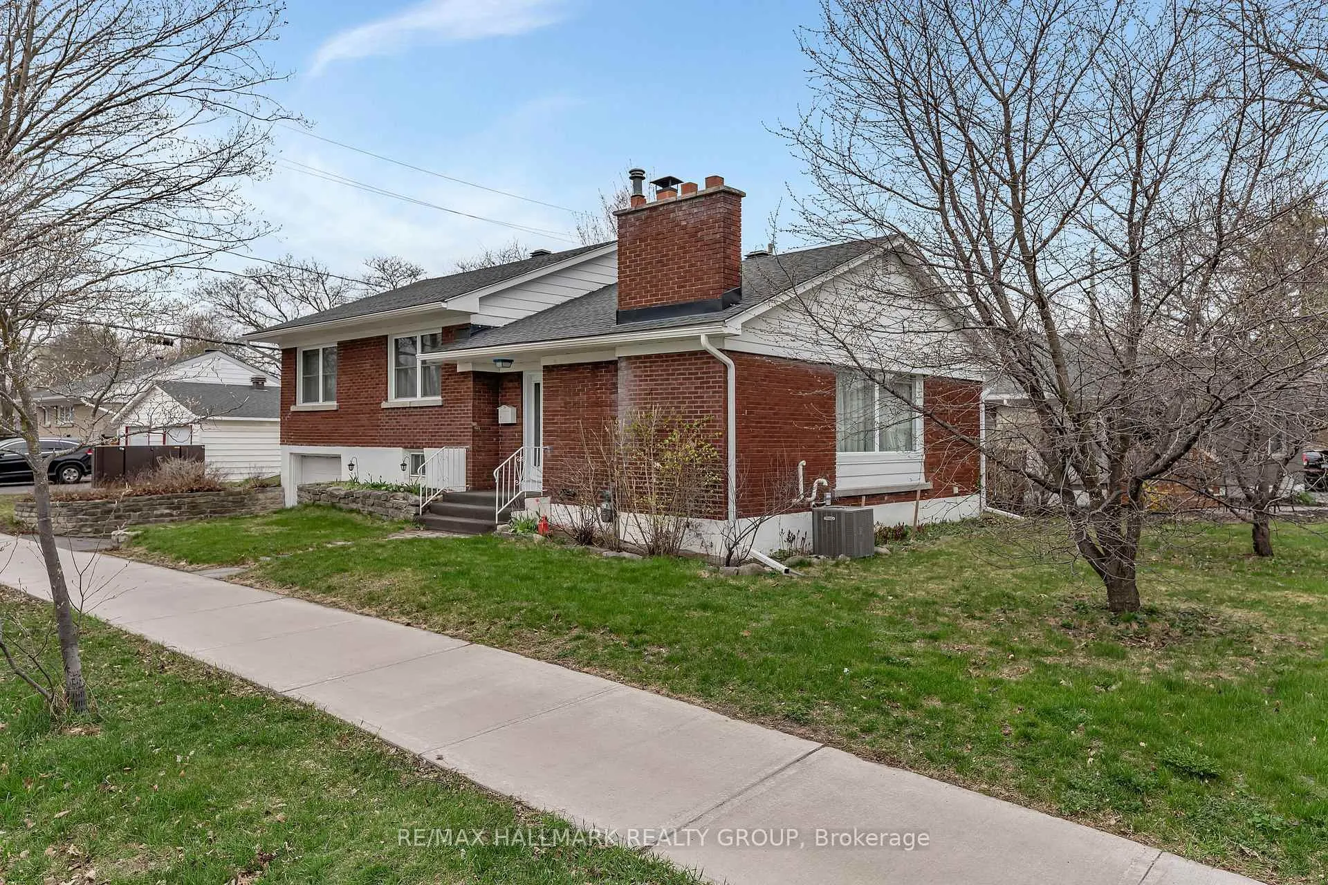 Photo 2 of 735 Chapman Boulevard, Ottawa, Elmvale Acres — HOMEH