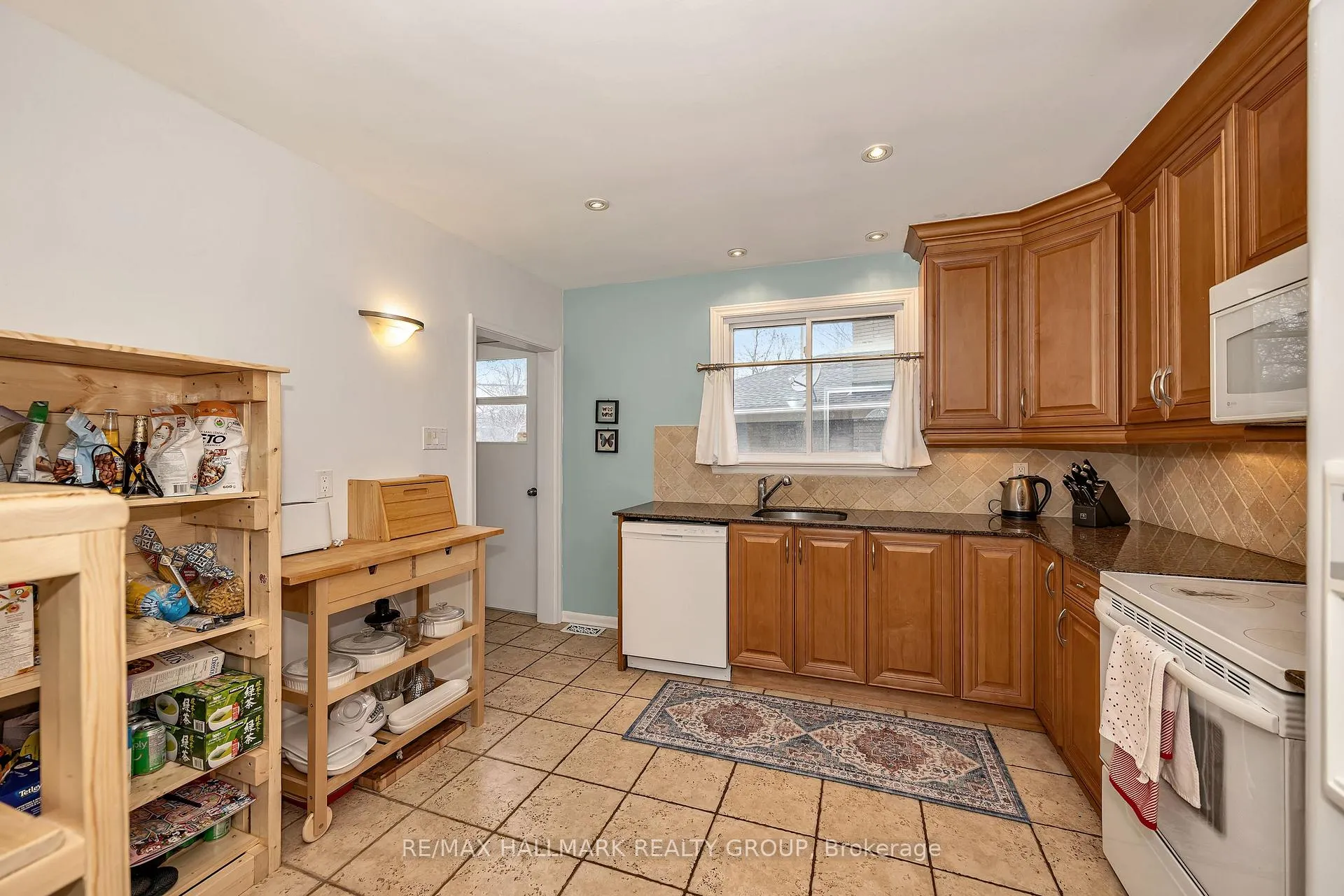 Photo 15 of 735 Chapman Boulevard, Ottawa, Elmvale Acres — HOMEH