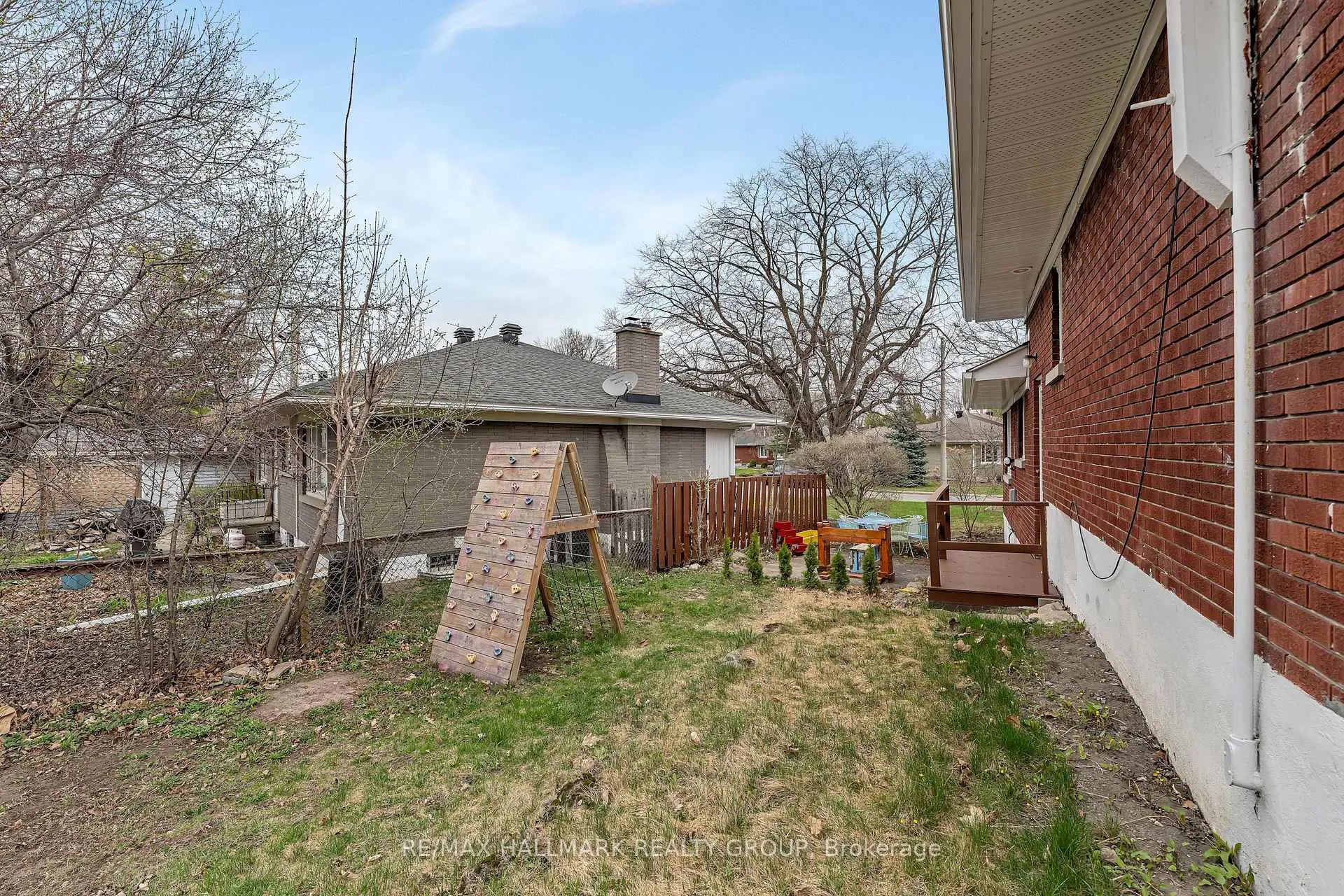 Photo 32 of 735 Chapman Boulevard, Ottawa, Elmvale Acres — HOMEH