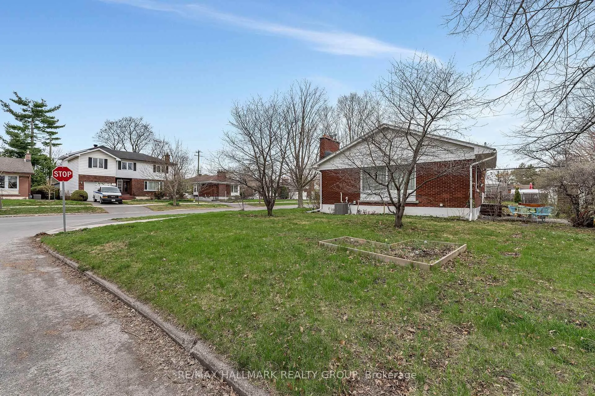 Photo 39 of 735 Chapman Boulevard, Ottawa, Elmvale Acres — HOMEH