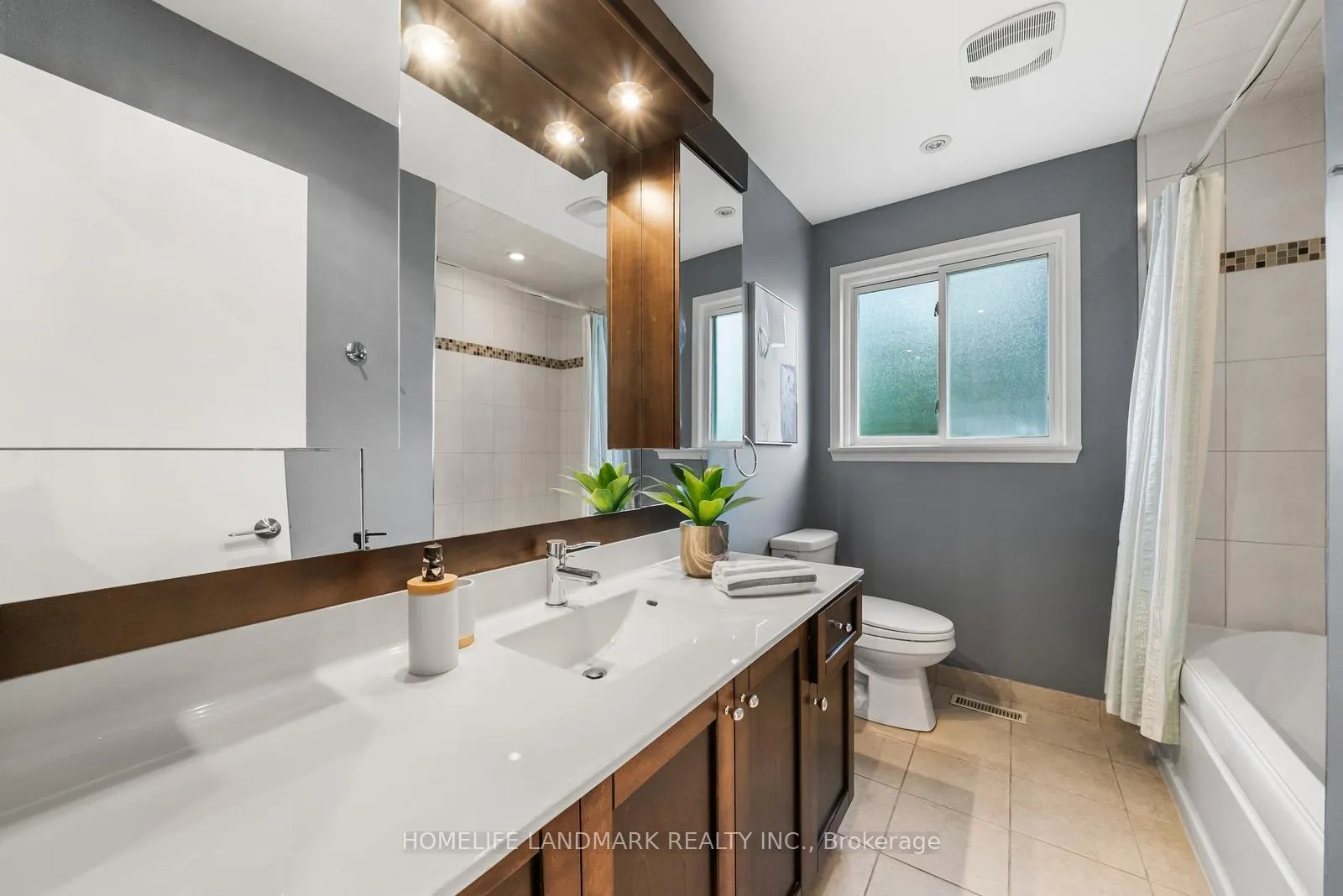 Photo 32 of 11 Jondan Crescent, Markham, Royal Orchard — HOMEH