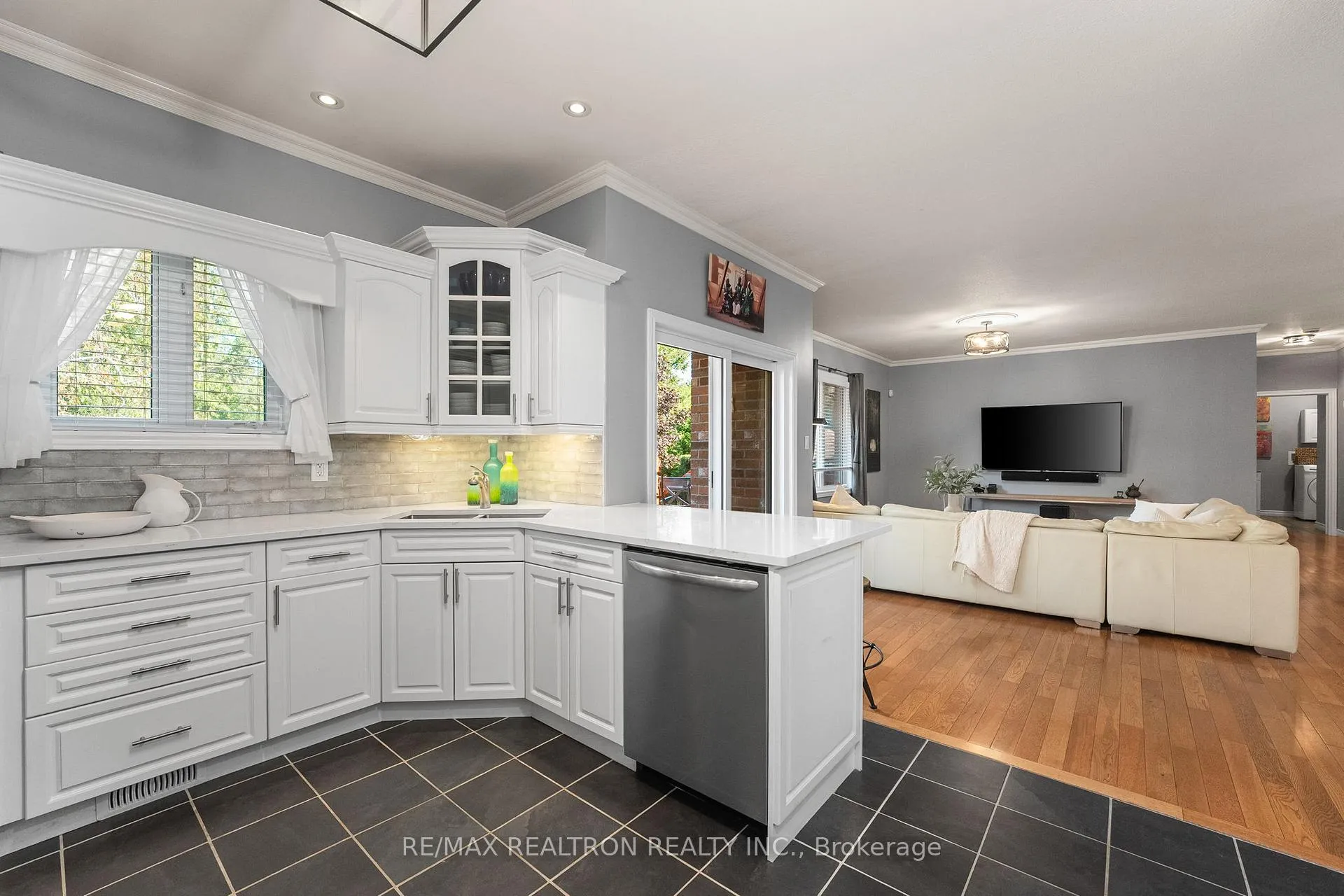 Photo 16 of 61 Broadview Street, Collingwood — HOMEH