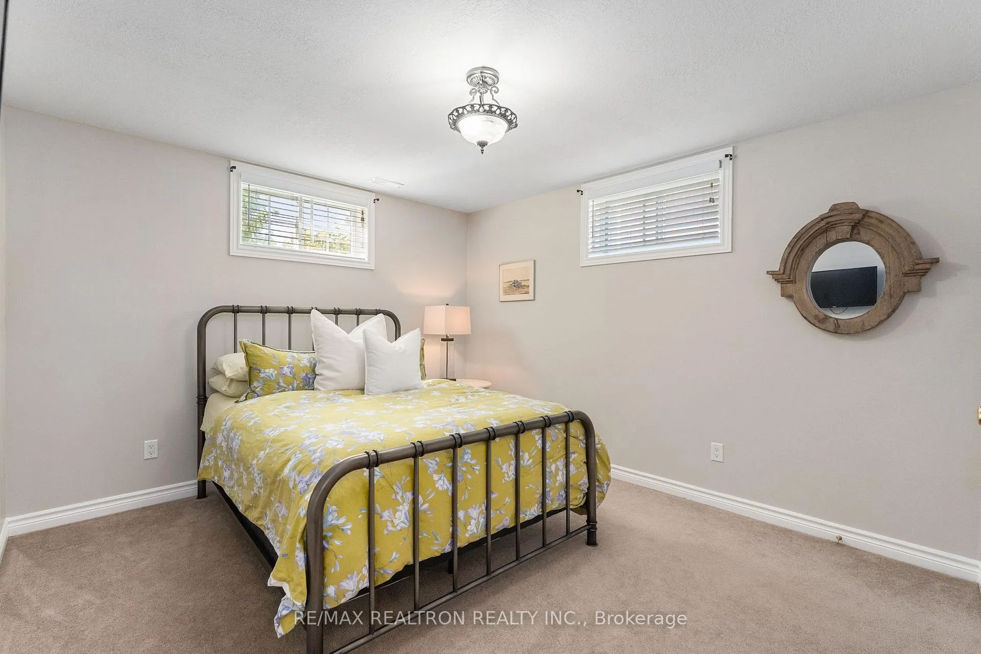 Photo 40 of 61 Broadview Street, Collingwood — HOMEH