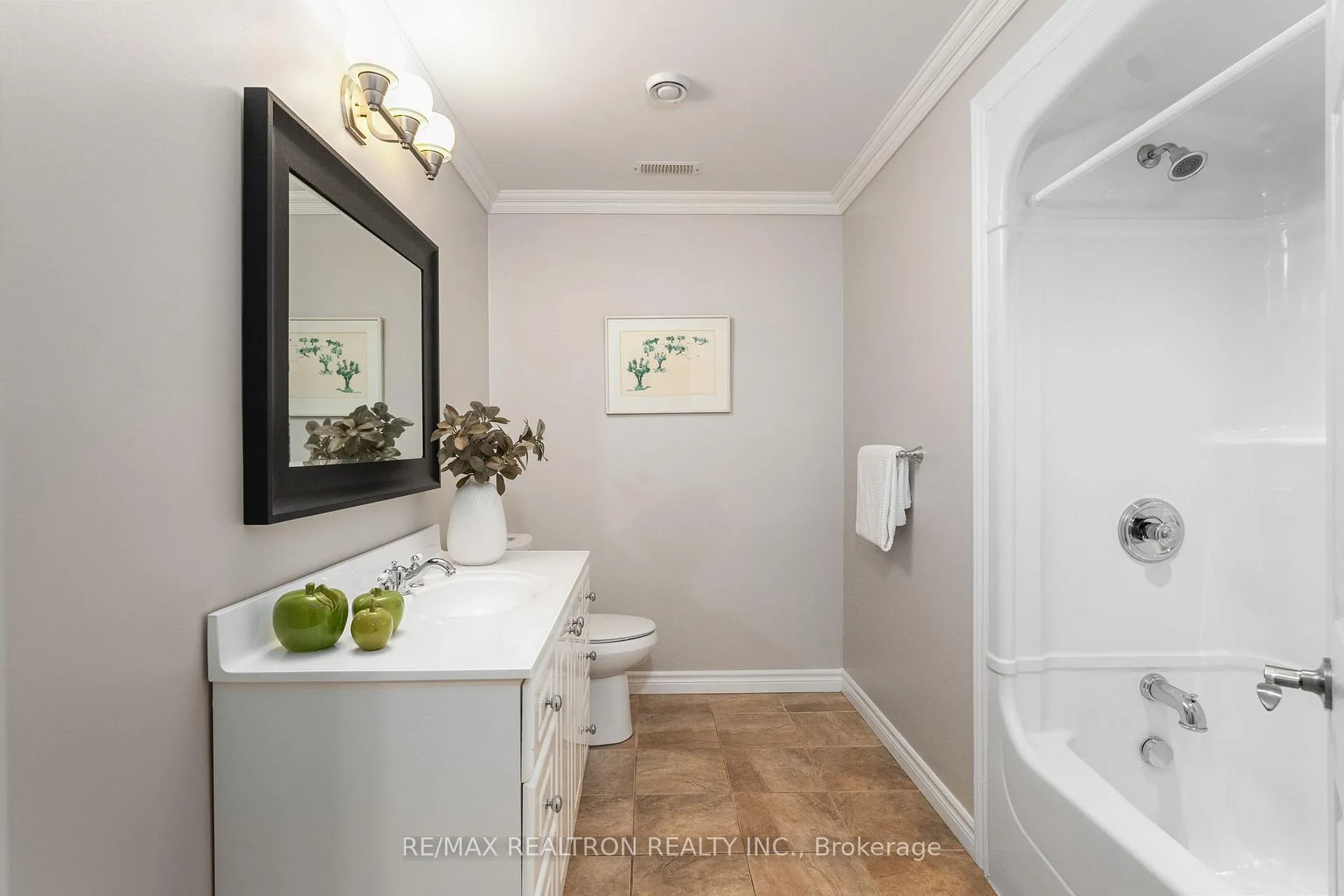 Photo 42 of 61 Broadview Street, Collingwood — HOMEH