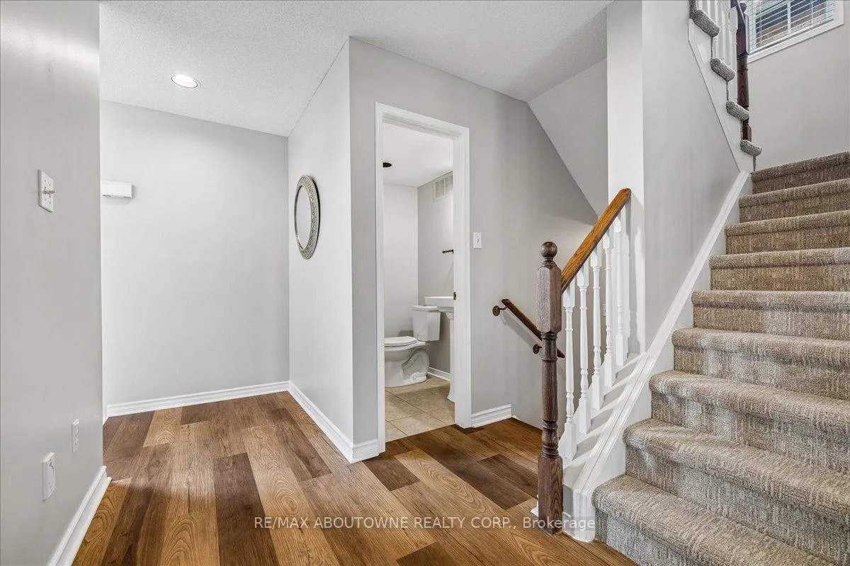 Photo 5 of 260 Wembley Road, Oakville, River Oaks — HOMEH