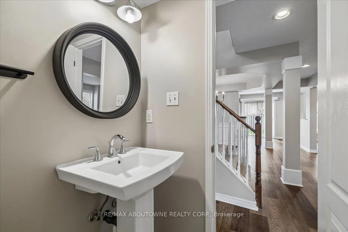 Photo 6 of 260 Wembley Road, Oakville, River Oaks — HOMEH