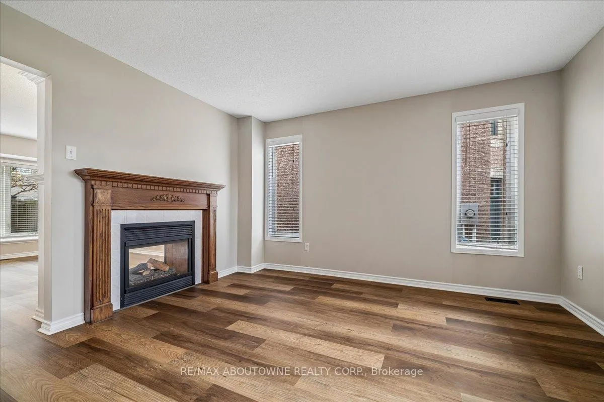 Photo 7 of 260 Wembley Road, Oakville, River Oaks — HOMEH