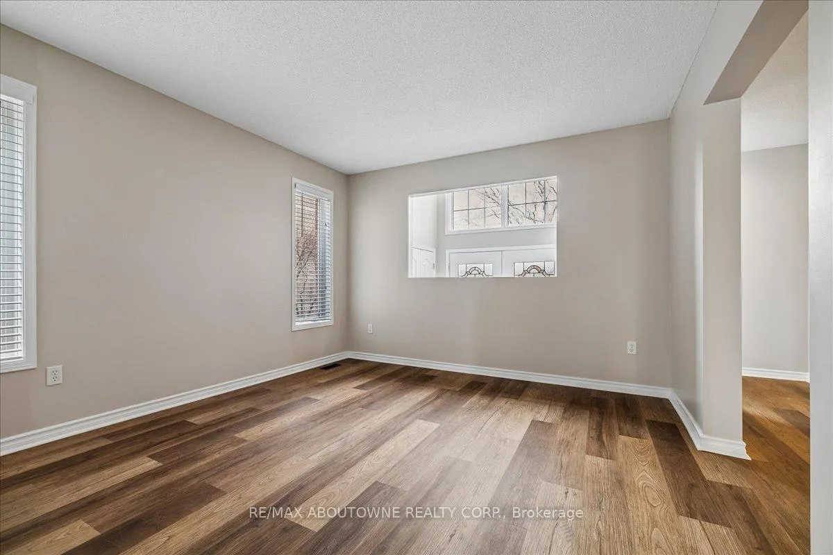 Photo 9 of 260 Wembley Road, Oakville, River Oaks — HOMEH