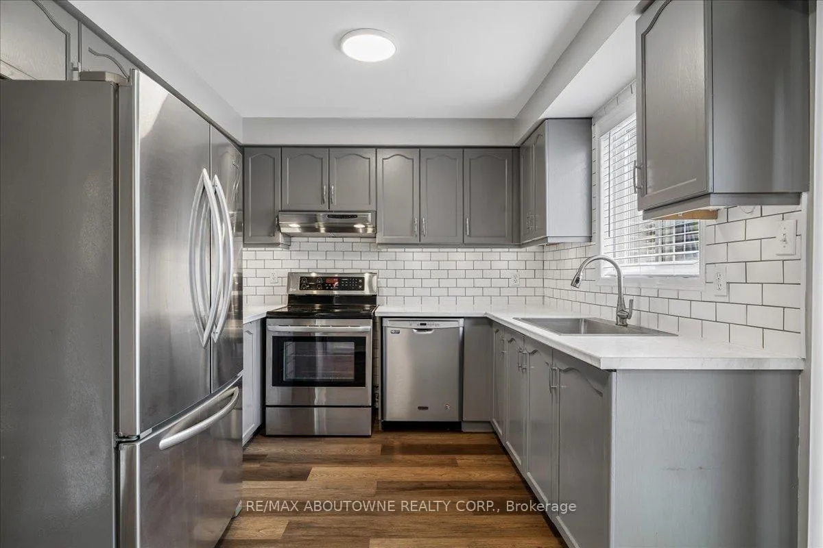 Photo 16 of 260 Wembley Road, Oakville, River Oaks — HOMEH
