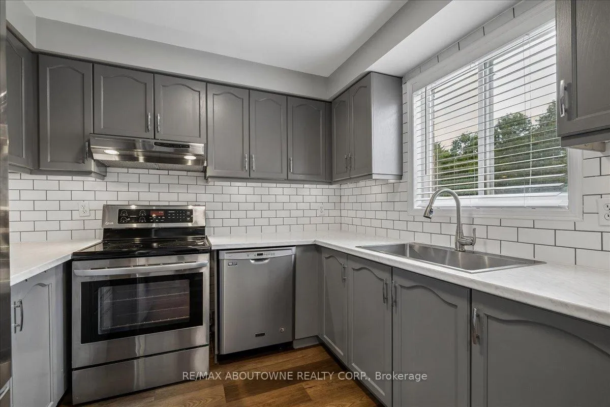 Photo 17 of 260 Wembley Road, Oakville, River Oaks — HOMEH