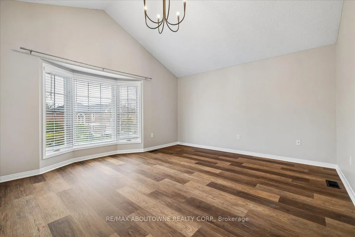 Photo 24 of 260 Wembley Road, Oakville, River Oaks — HOMEH