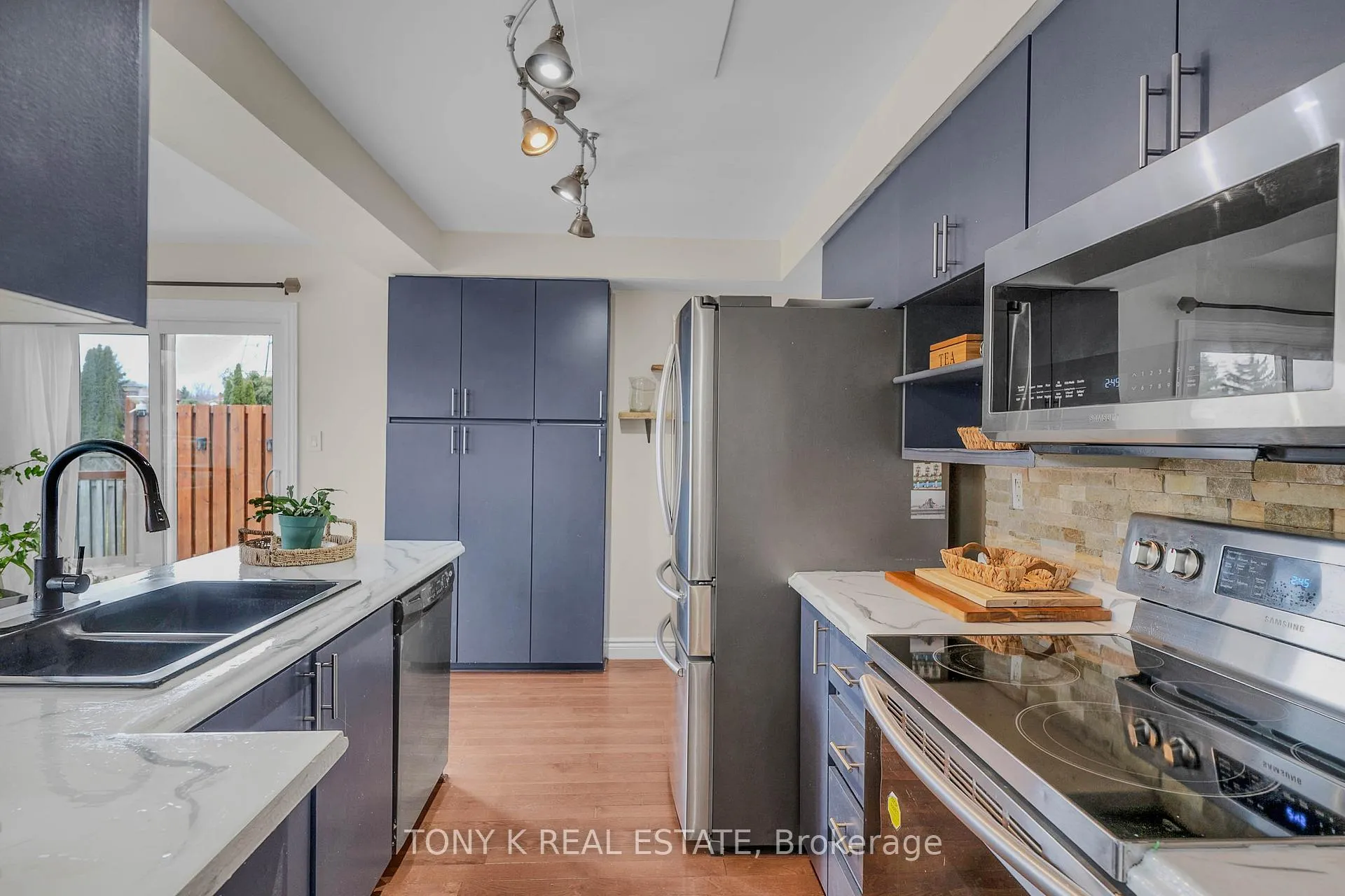 Photo 8 of 27 Ingleborough Drive, Whitby, Blue Grass Meadows — HOMEH