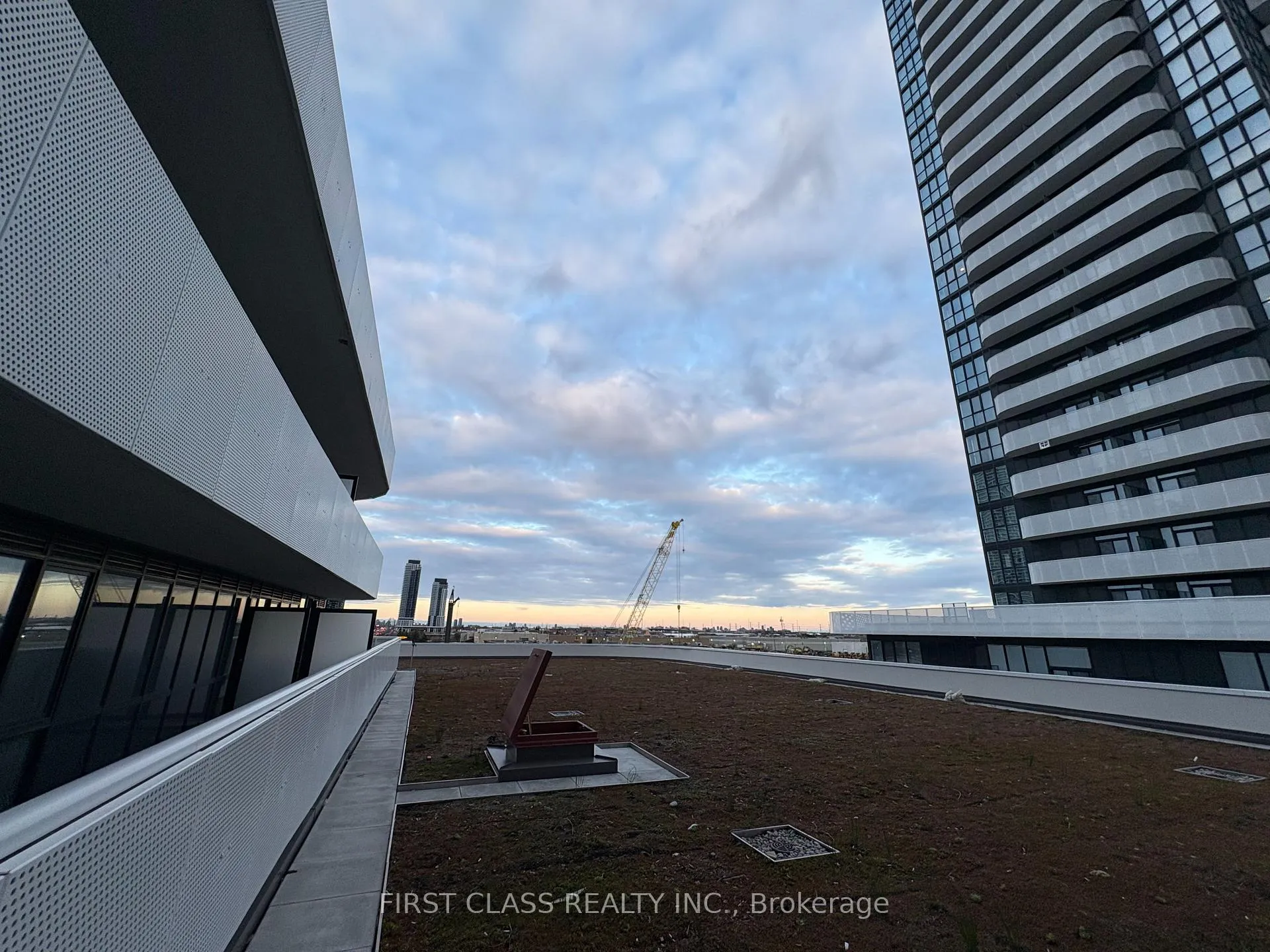 Photo 1 of Unit 511, 8 Interchange Way, Vaughan, Vaughan Corporate Centre — HOMEH