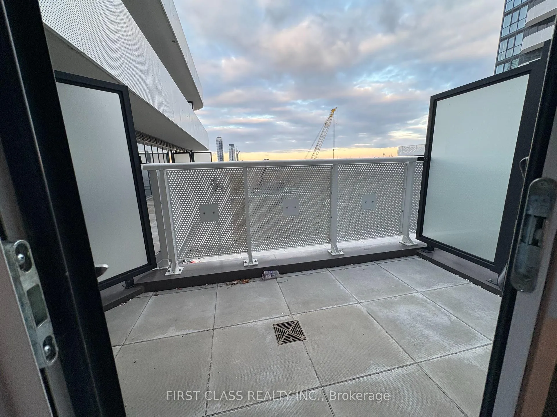 Photo 3 of Unit 511, 8 Interchange Way, Vaughan, Vaughan Corporate Centre — HOMEH