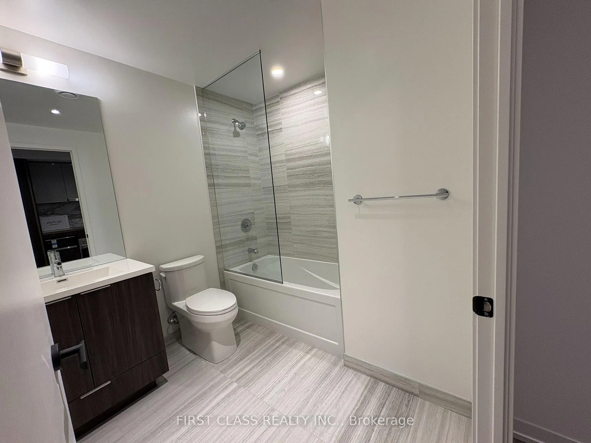 Photo 4 of Unit 511, 8 Interchange Way, Vaughan, Vaughan Corporate Centre — HOMEH