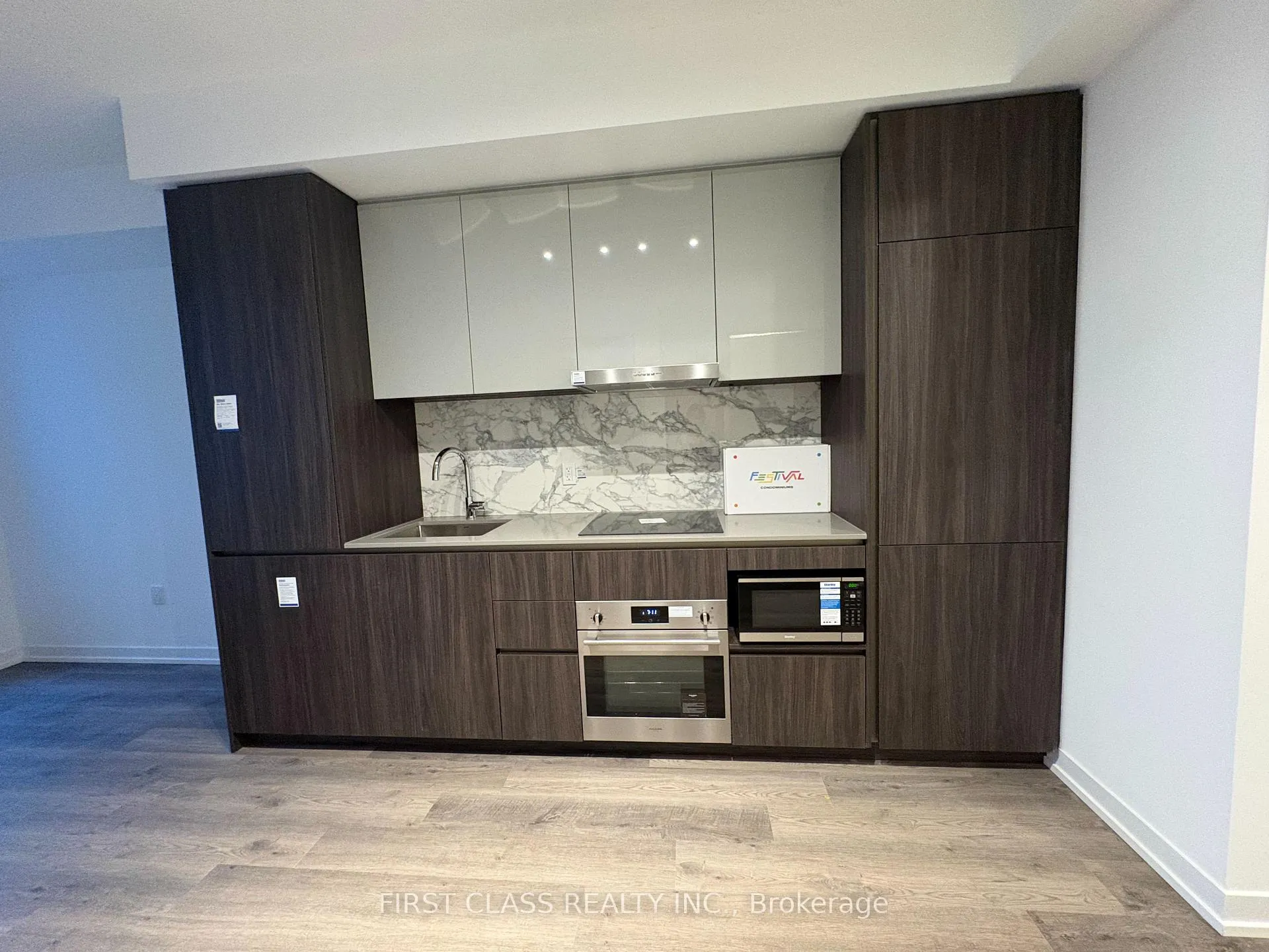 Photo 7 of Unit 511, 8 Interchange Way, Vaughan, Vaughan Corporate Centre — HOMEH