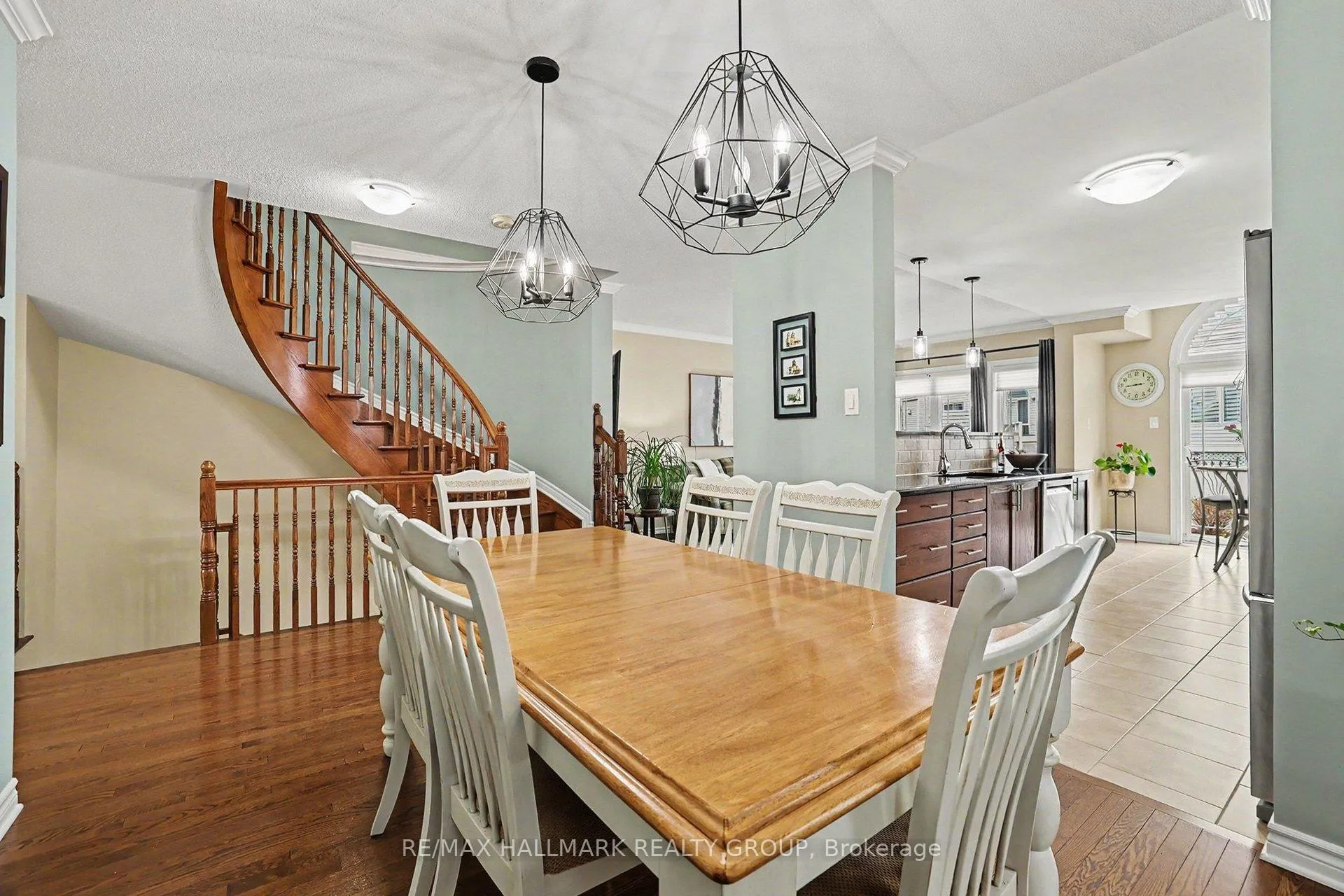 Photo 5 of 217 Gossamer Street, Ottawa, Mer Bleue/Bradley Estates/Anderson Park — HOMEH