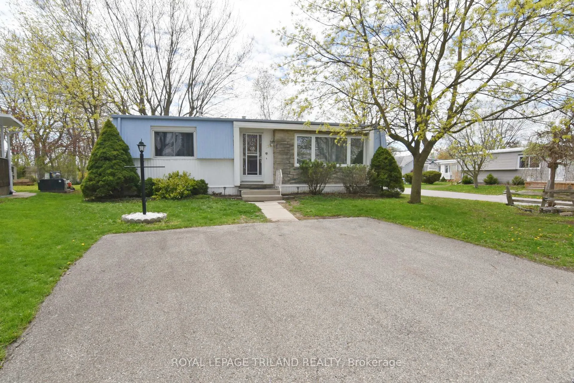 Photo 4 of 138 Pebble Beach Parkway, South Huron, Stephen — HOMEH